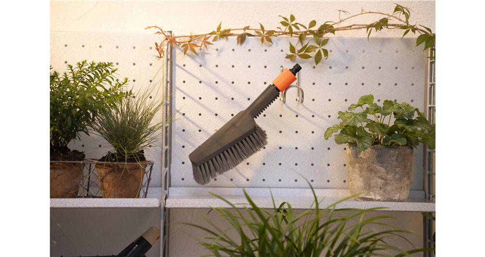 Gardena Scheuerbürste Cleansystem – 32×8,4×10,8 cm, grau/orange, 1 Stück