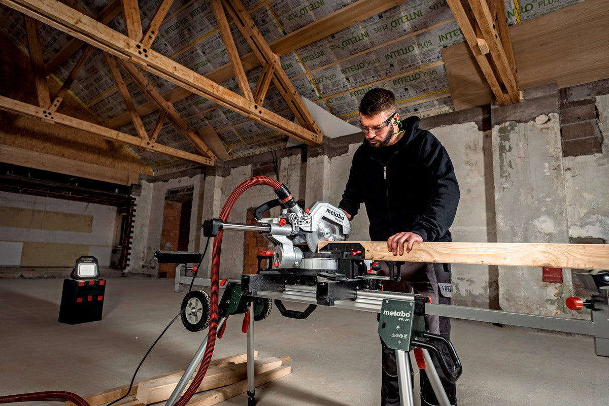 Metabo Kappsäge KGS 254 M – 1 800 W – Spindelhals – Sägeblatt-Ø 254 mm – Ohne Zubehör