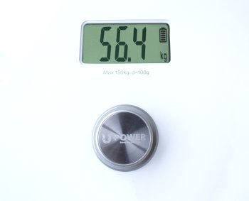 Trisa Electronics Trisa Paketwaage Dynamo Scale – Tragkraft 150 kg, Teilung 100 g, Wiegefläche 32 × 26 cm, Dynamo
