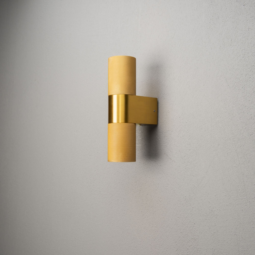 Konstsmide Aussenwandleuchte Temi – 6,5×23,5 cm, 14 W, IP54, Netzbetrieb, dimmbar, Gold, Aluminium