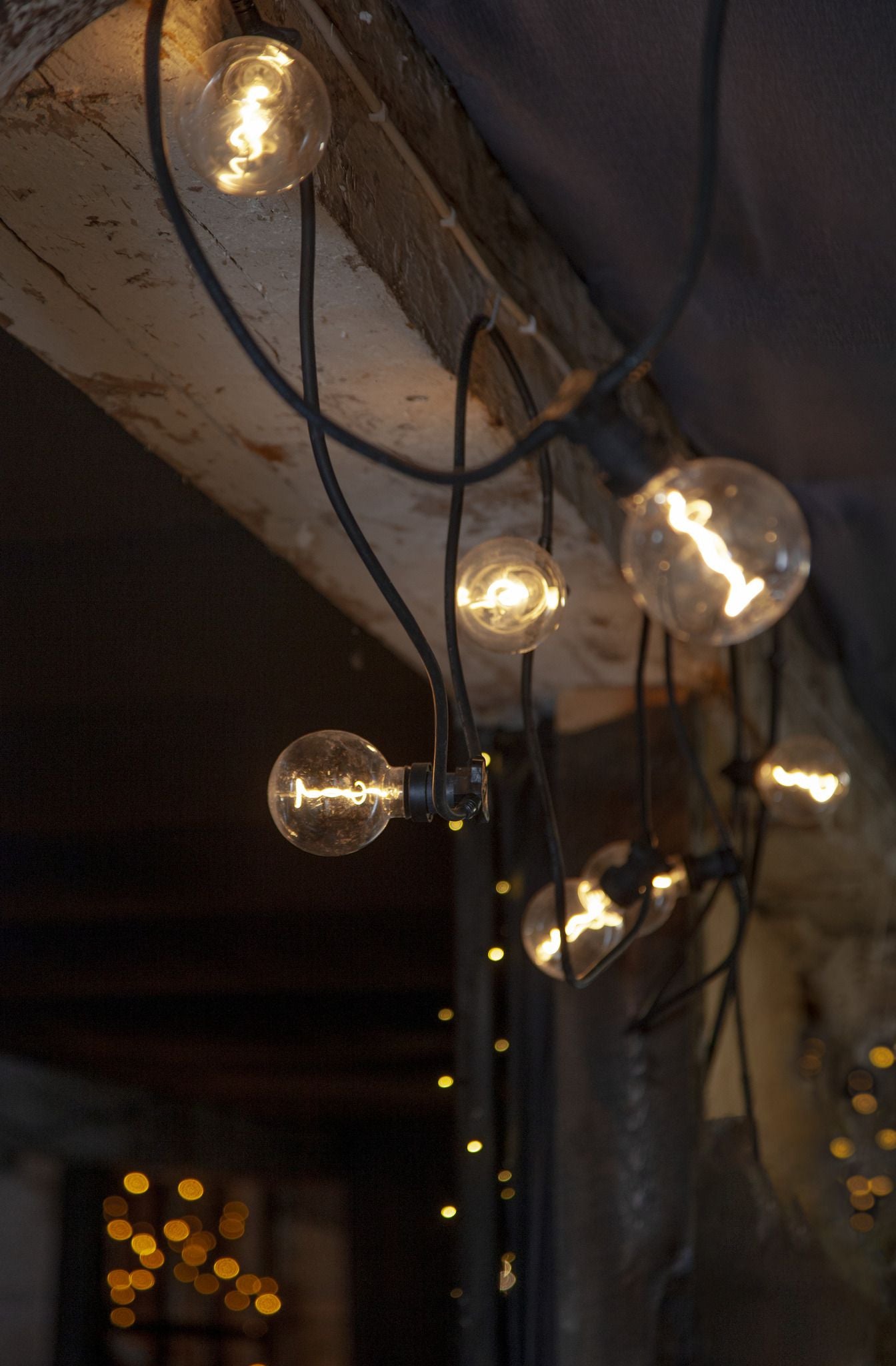 M. Schönenberger Schönenberger Lichterkette SOLO – 20 m – 20 W – IP44 – Netzbetrieb – 20 Lampen – Schwarz