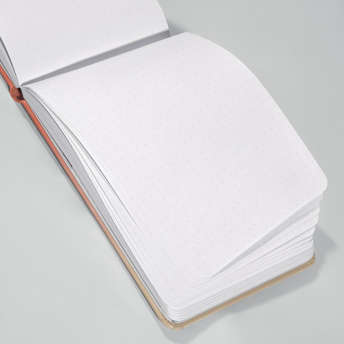 Sigel Notizblock Jolie, punktkariert, Fadenheftung, Hardcover, 79 Blätter, perforiert, 100 g/m² – Aprikose
