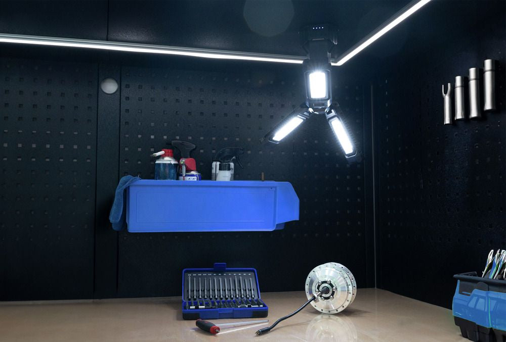 Ansmann Arbeitsleuchte Triohead 7000R – 7000 lm, Akku 4000 mAh, 66 W, IPX4, dimmbar – Schwarz