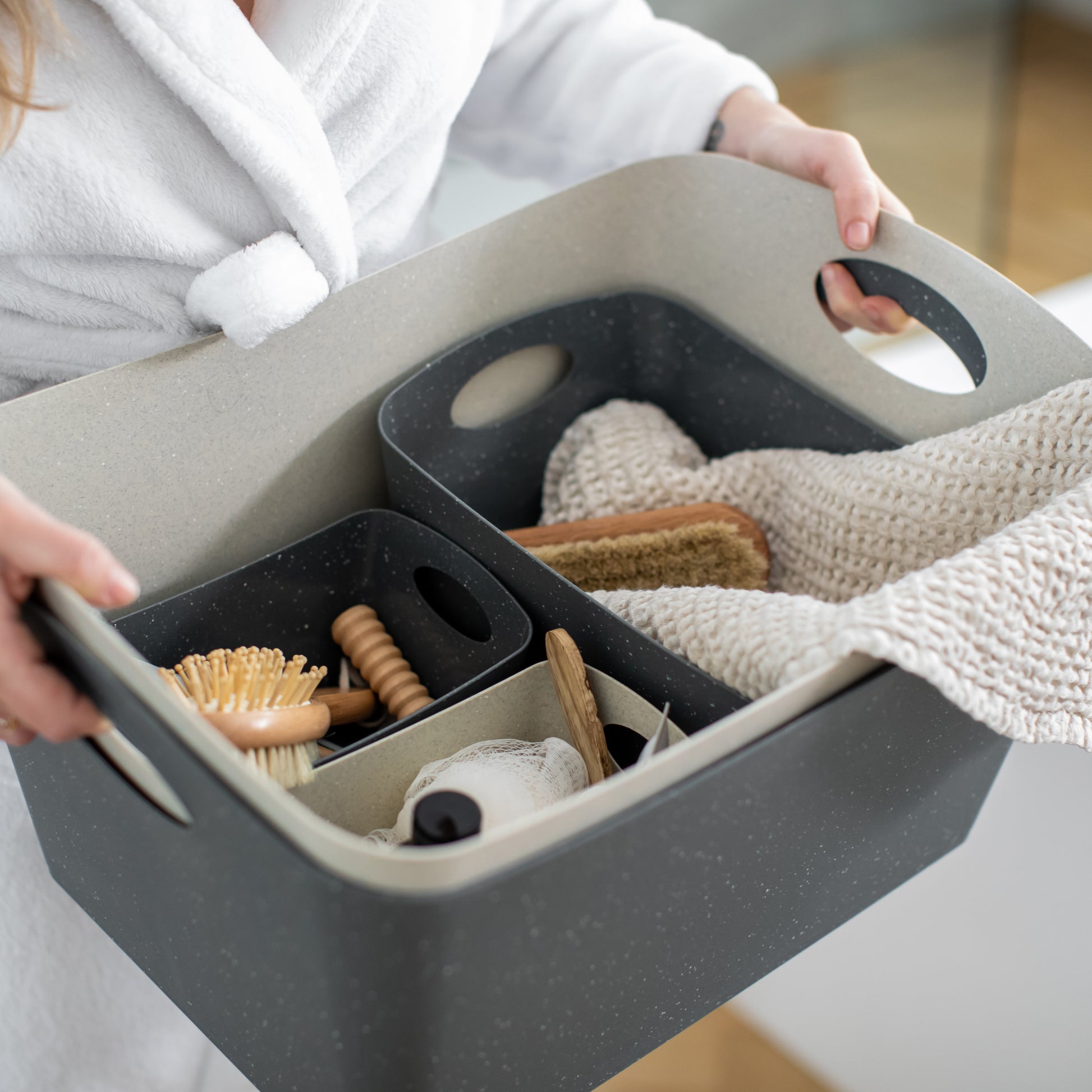 Koziol BOXXX M Aufbewahrungsbox 3,5 l – Recycling-Kunststoff – Grau – verschachtelbar, CarbonNeutral