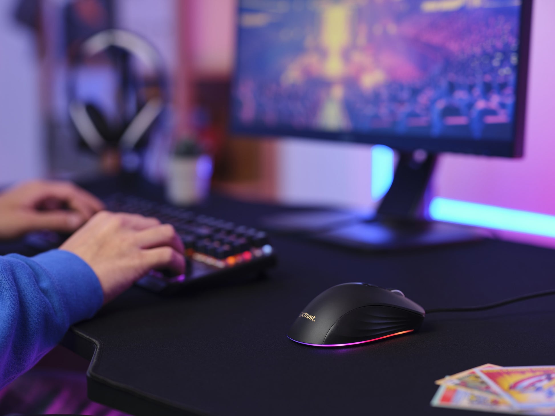 Trust GXT 924 YBAR+ Gaming-Maus – kabelgebunden, 6 Tasten, für Rechtshänder, RGB-Beleuchtung, schwarz