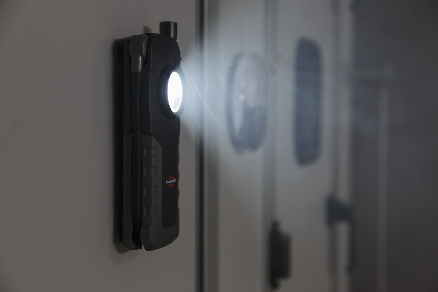 Brennenstuhl Arbeitsleuchte HL 1000 ACW – 1000 lm, 6500 K, Akku (2500 mAh), IP54 – Schwarz