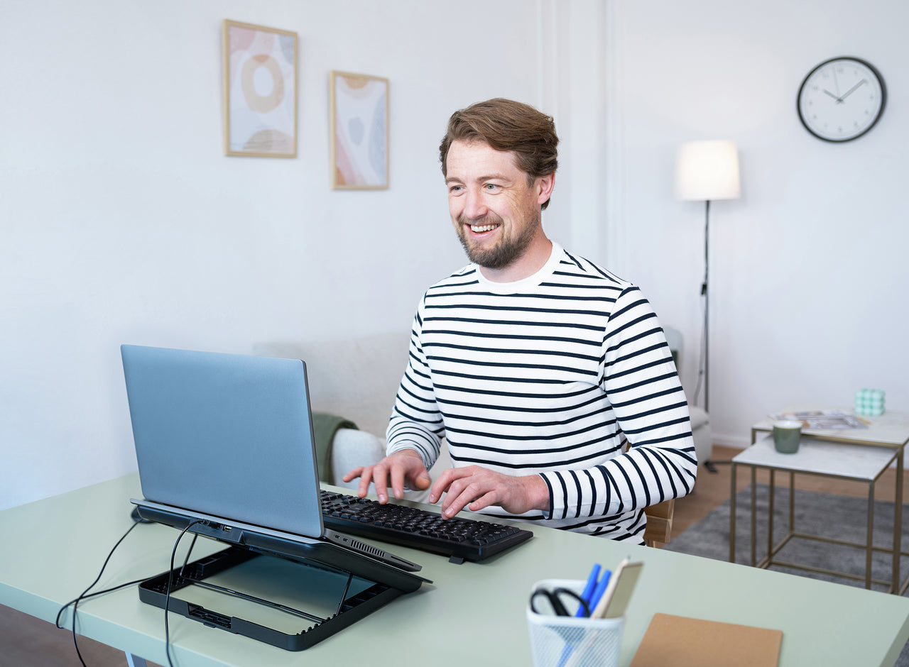 Trust Laptop-Ständer – für Notebooks bis 16" – höhenverstellbar, 1 Lüfter (180 mm, 35 dB) – Grau