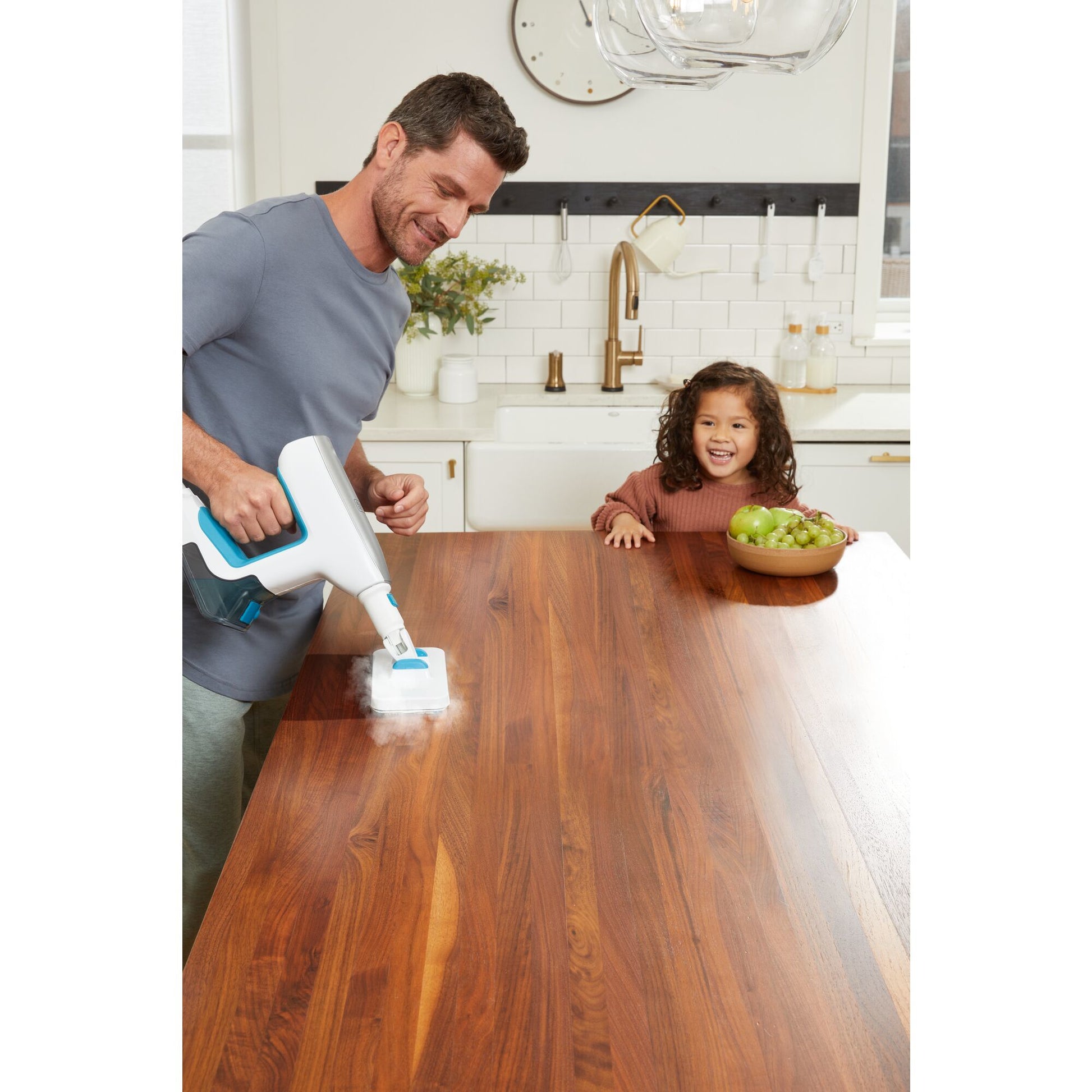 Black & Decker Dampfbesen – 500 ml, türkis, weiss, für Hartböden