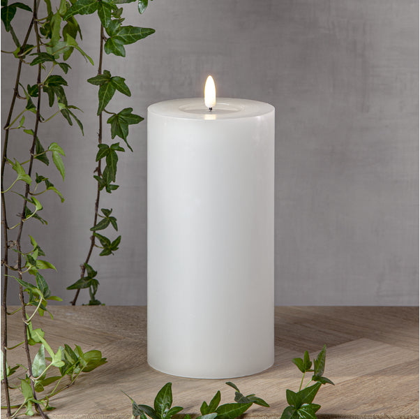 Star Trading LED-Kerze – Ø 10 × 22,5 cm – Batteriebetrieben, Timer 6 Stunden an/18 Stunden aus, Weiss
