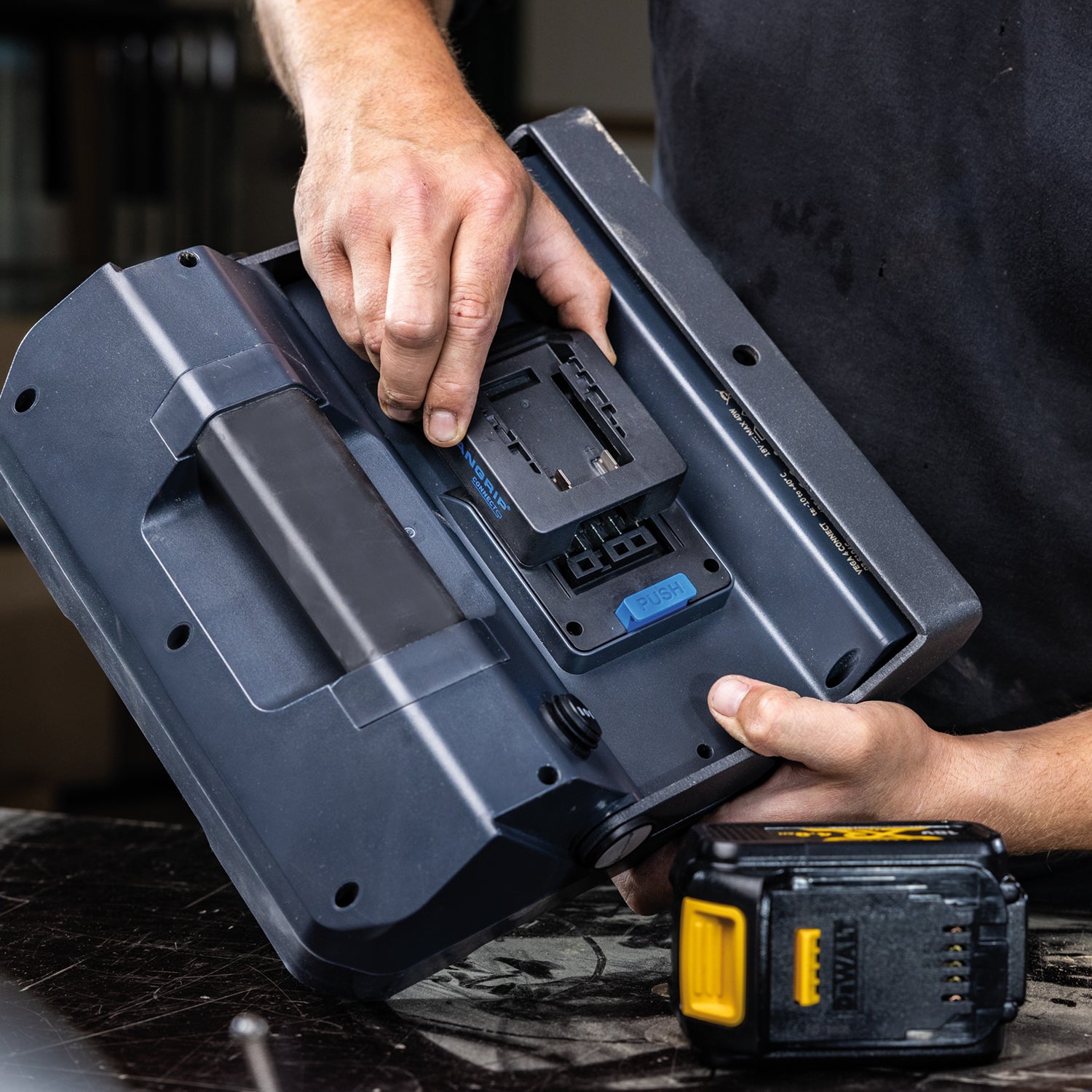 SCANGRIP Akku-Leuchte Vega 4 Connect – 4000 lm, 40 W, 6000 K, dimmbar, IP54, schwarz