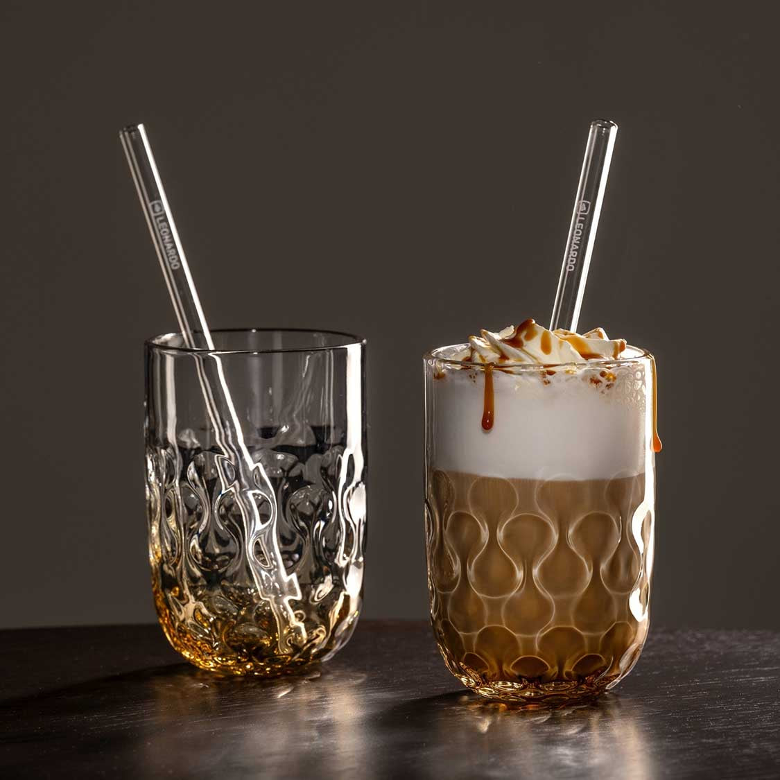 LEONARDO Latte Macchiato Becher GOCCE – 4-teiliges Set, 390 ml, Ø 7,9 cm, H 12,2 cm, Kalk-Natron-Glas, Orange