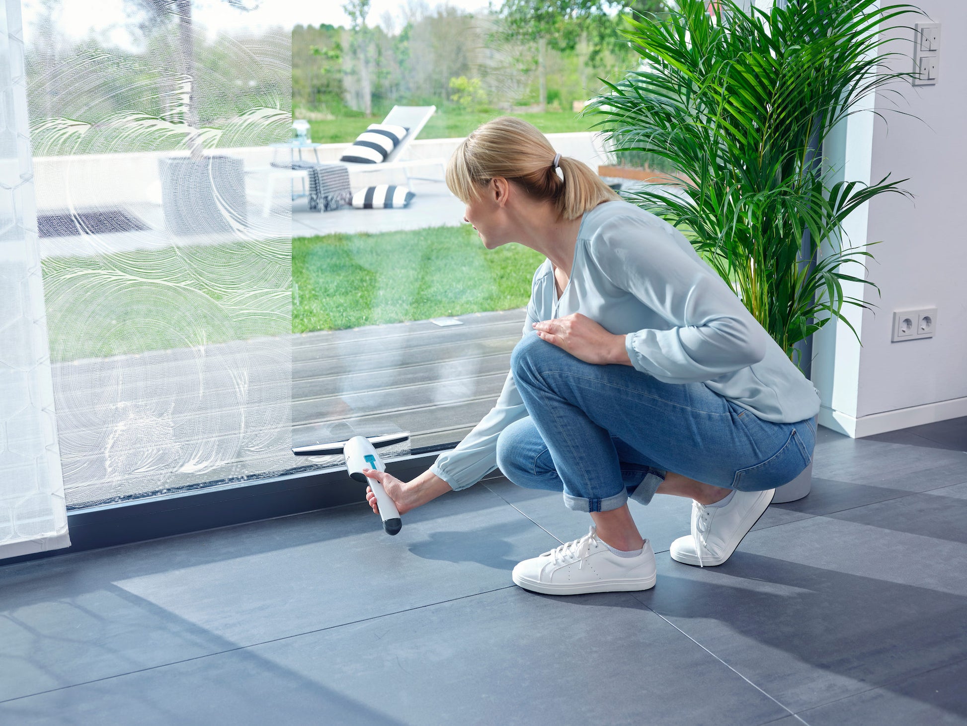 Leifheit NEMO – Fenstersauger – Arbeitsbreite 28 cm, Laufzeit 45 min, Tank 60 ml, 130 m², Weiss