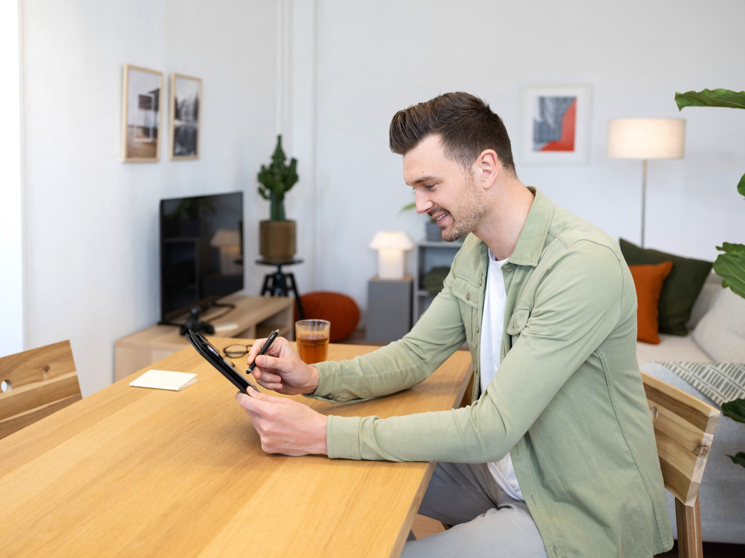 Trust Eingabestift für Tablets und Touch-Geräte – weiche Gummispitze, mit Clip – Schwarz