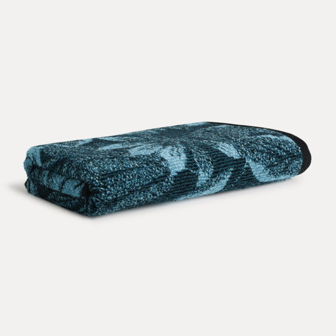 Möve Duschtuch Tide Leaves – 67 × 140 cm, Dunkelblau/Türkis, 100% Baumwolle, 520 g/m²