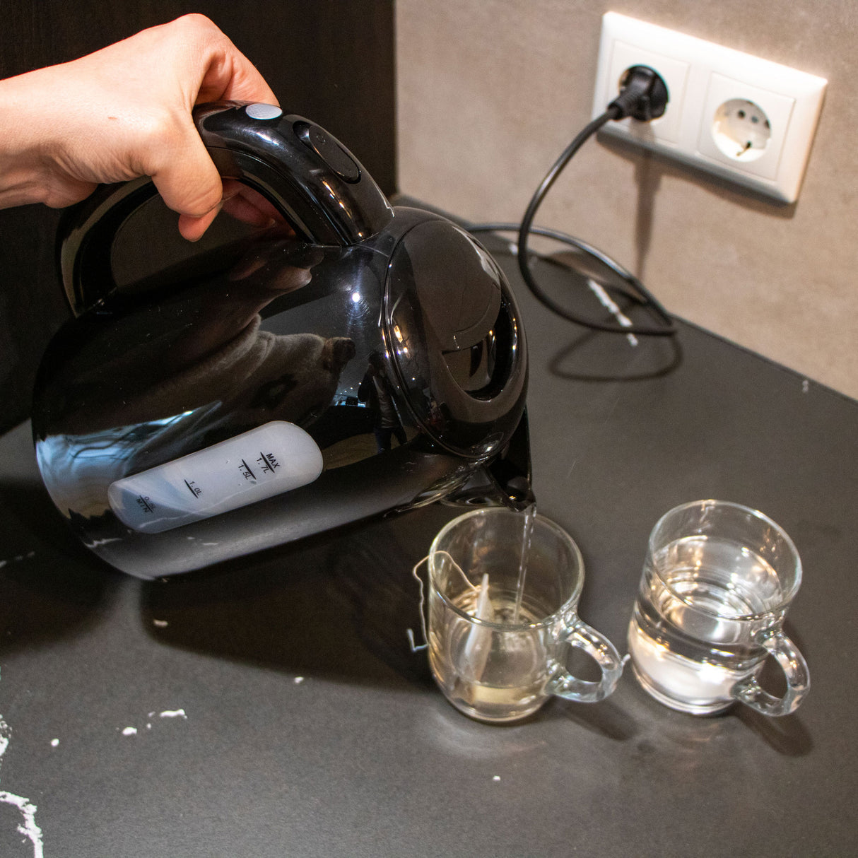 Melissa Wasserkocher 16130301 – 1,7 l, 2025 W, Schwarz, 360°-Sockel