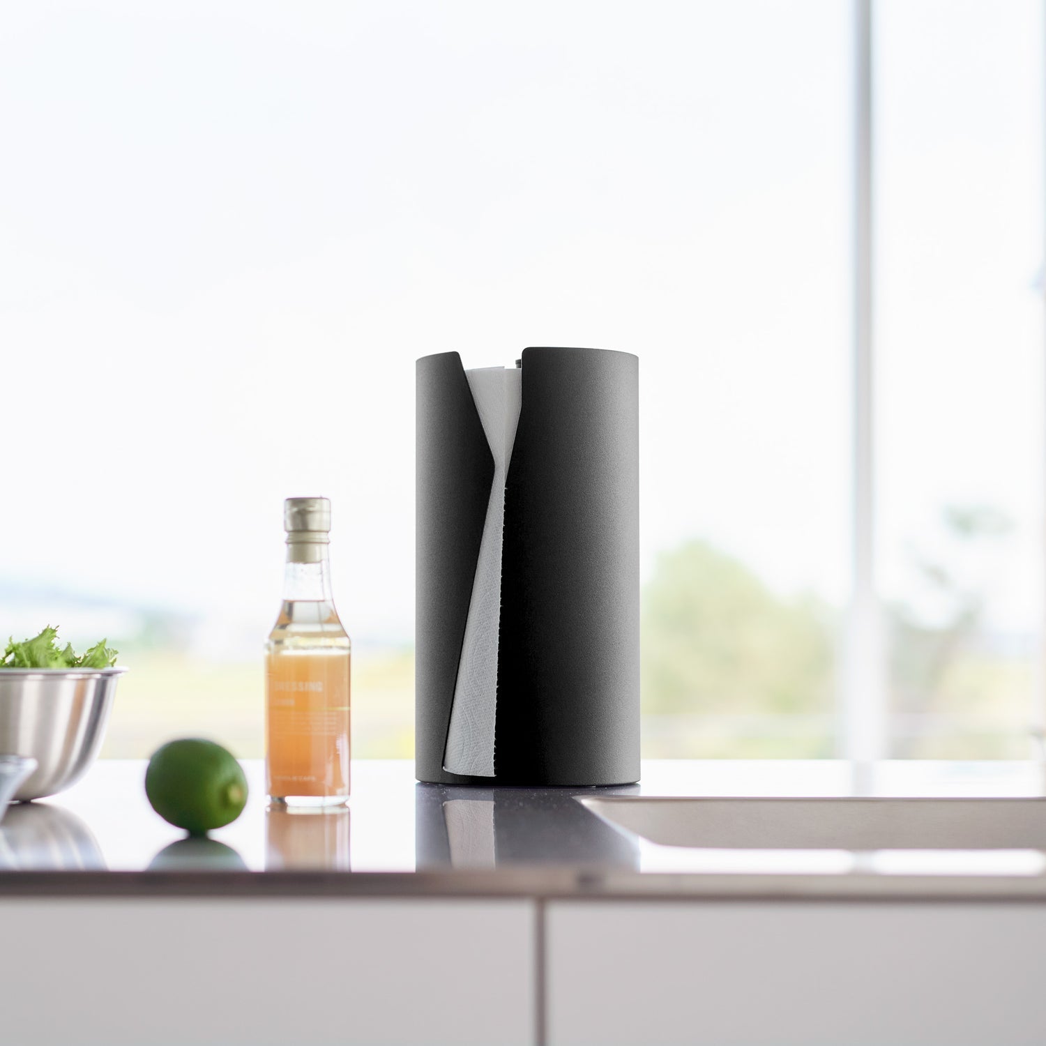 Yamazaki TOWER – Küchenrollenhalter Edelstahl/Silikon, 16 × 16 × 30,2 cm, schwarz