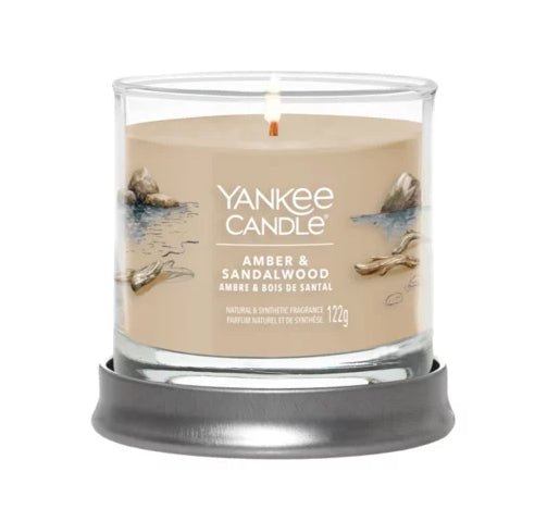 Yankee Candle Amber & Sandalwood – Duftkerze, Small Jar, 30 h