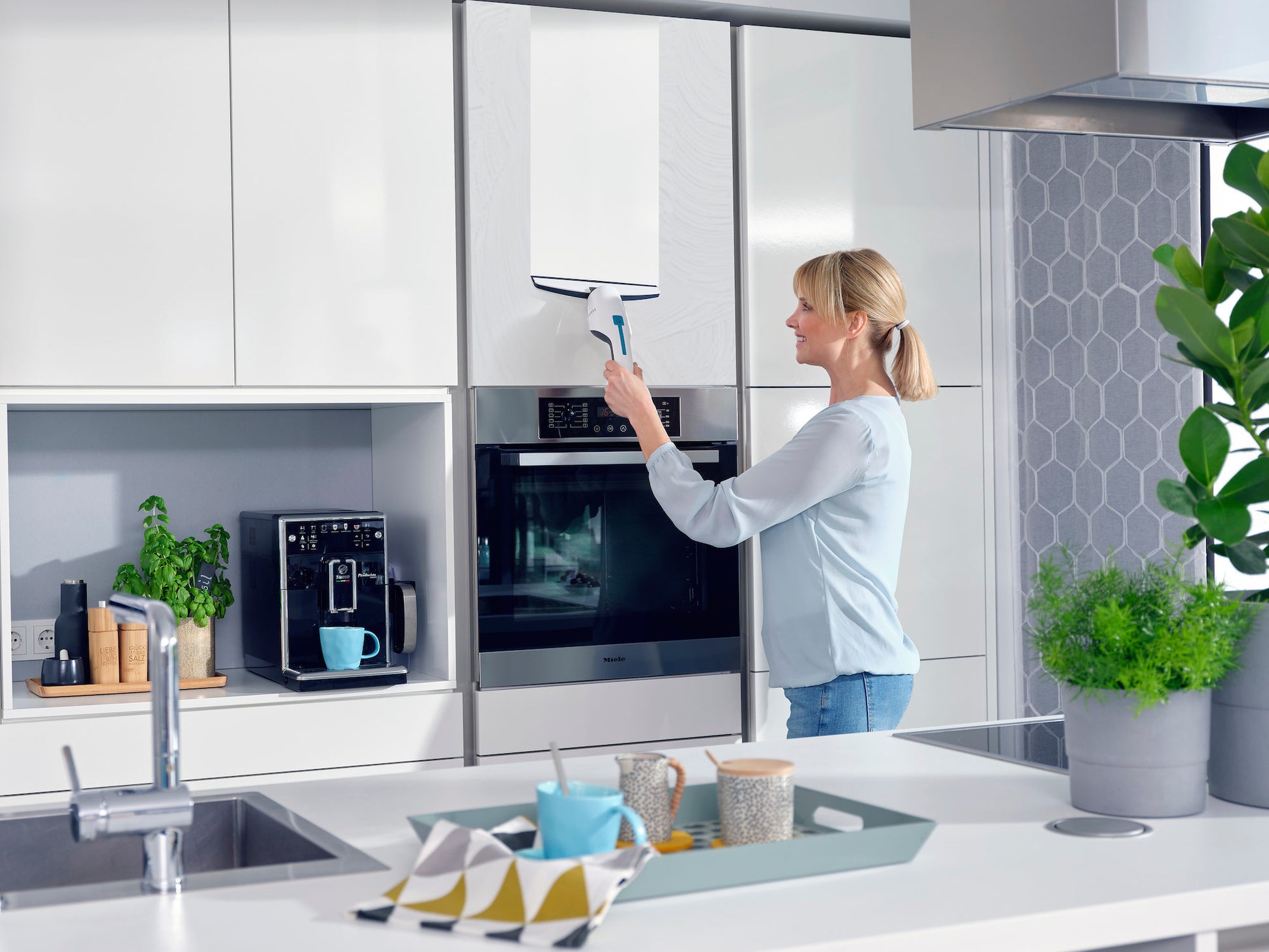 Leifheit NEMO – Fenstersauger – Arbeitsbreite 28 cm, Laufzeit 45 min, Tank 60 ml, 130 m², Weiss