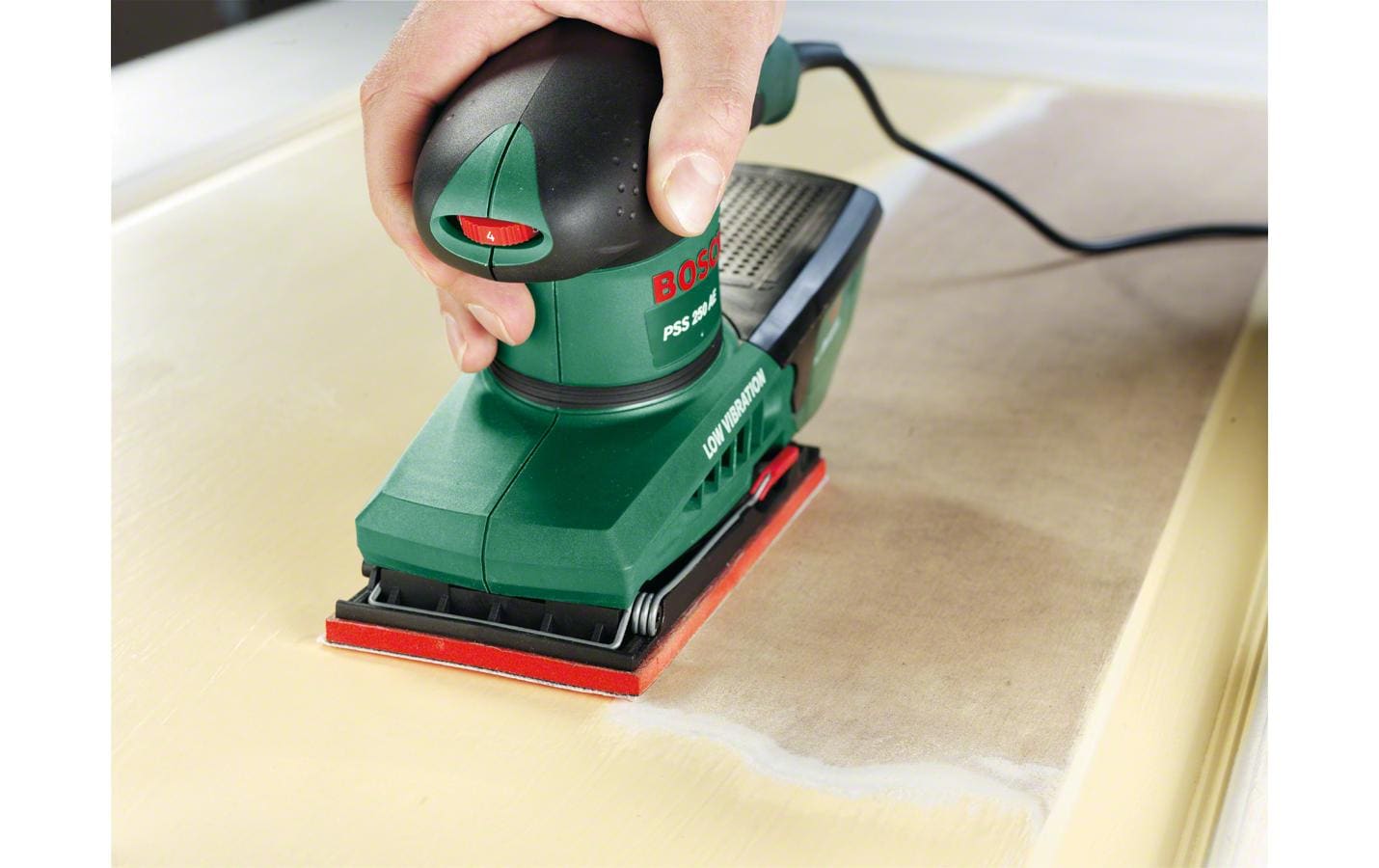 Bosch PSS 250 AE Schwingschleifer – 250 W – Klettverschluss, 92 × 182 mm