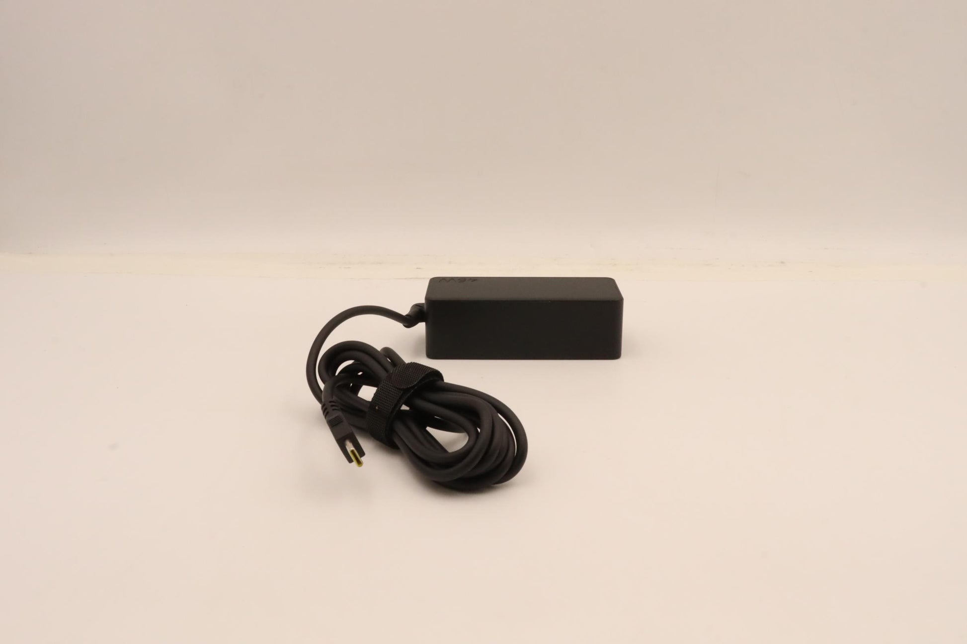 Lenovo 5A10W86247 Netzteil 45 W – für ThinkPad Helix – schwarz