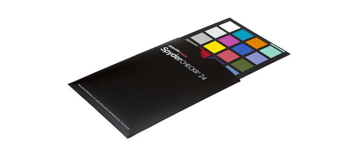 Datacolor Farbkarte – 150 × 210 mm – für Adobe Lightroom, Adobe Photoshop, Hasselblad Phocus und andere