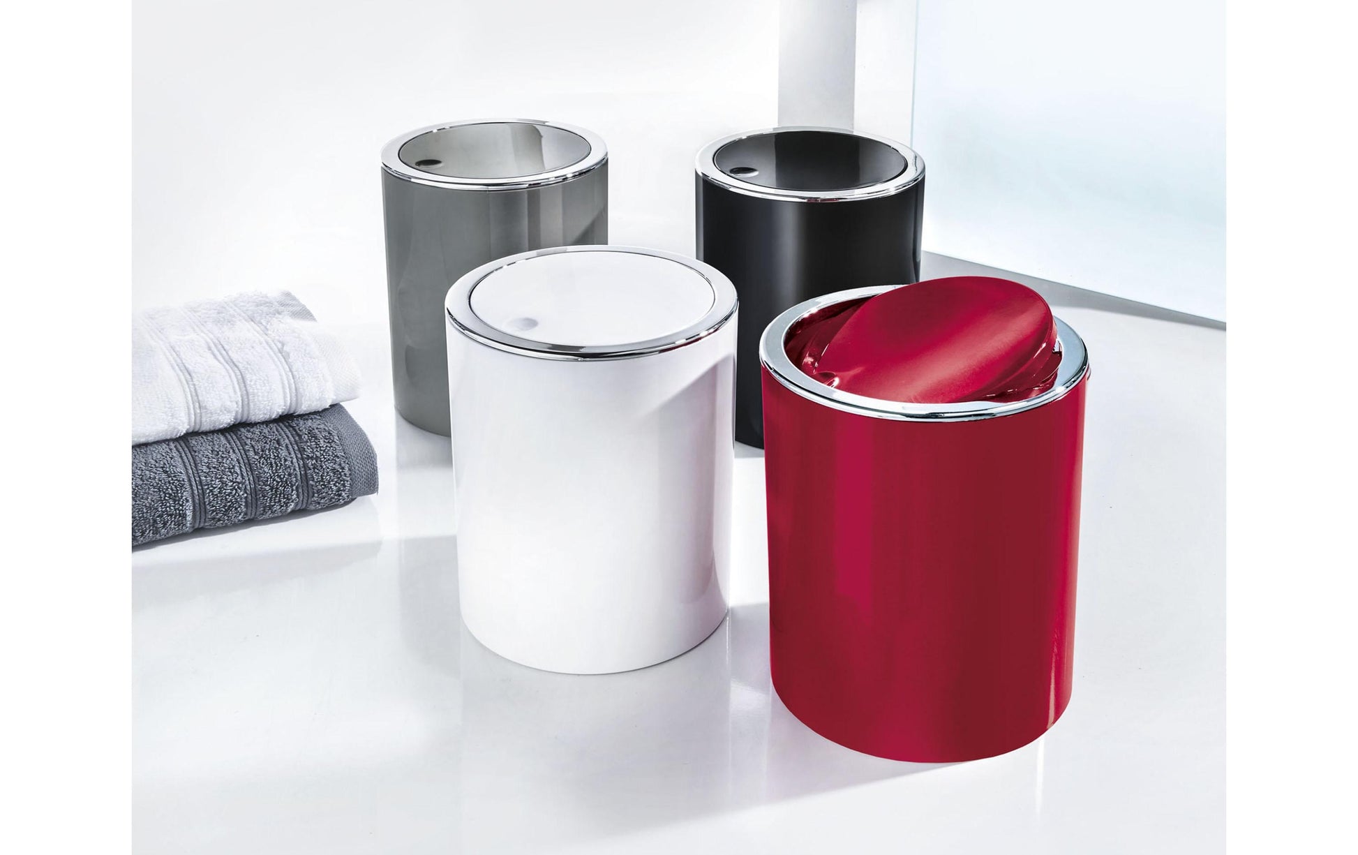Kleine Wolke Schwingdeckel-Abfalleimer Clap – 5 l – Kunststoff, rund – weiss – mit Silberrand