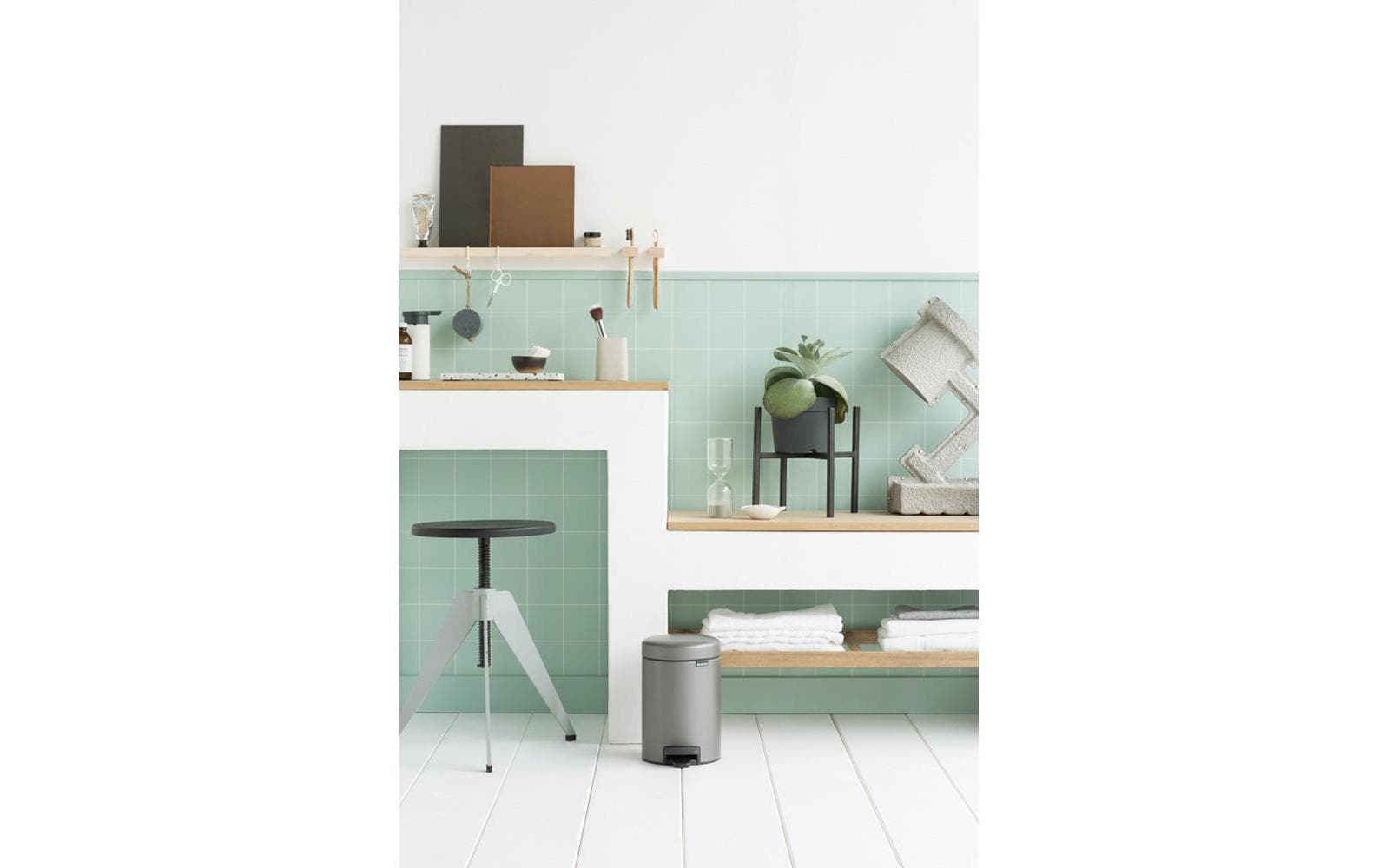Brabantia NewIcon Treteimer – 3 l – Edelstahl, rund – mit Innenkübel, Anti-Rutsch