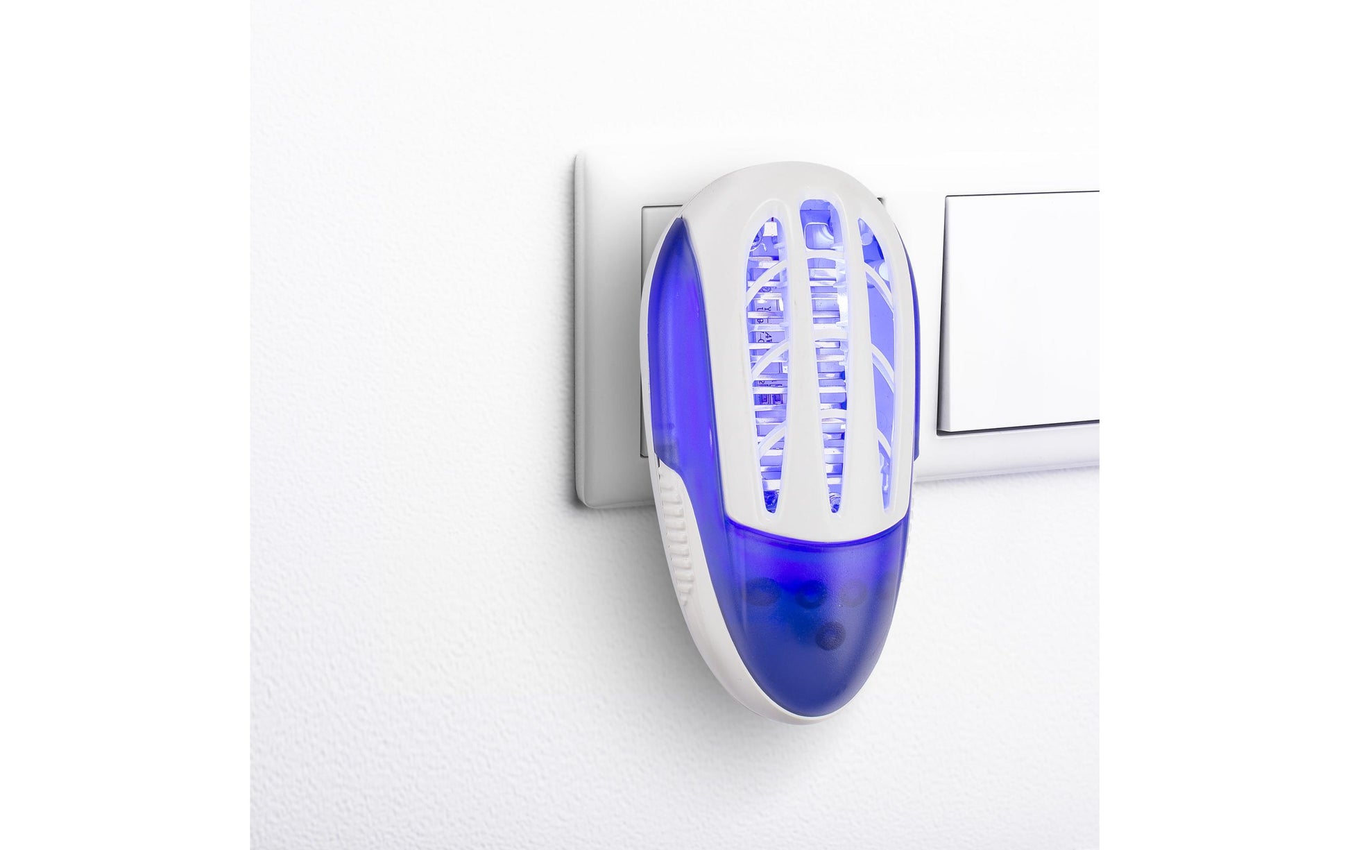 Tristar IV-3701 Insektenfalle – 6,5 × 10,5 × 12,5 cm – blau, weiss – Kunststoff – für Innenräume (bis 20 m²)