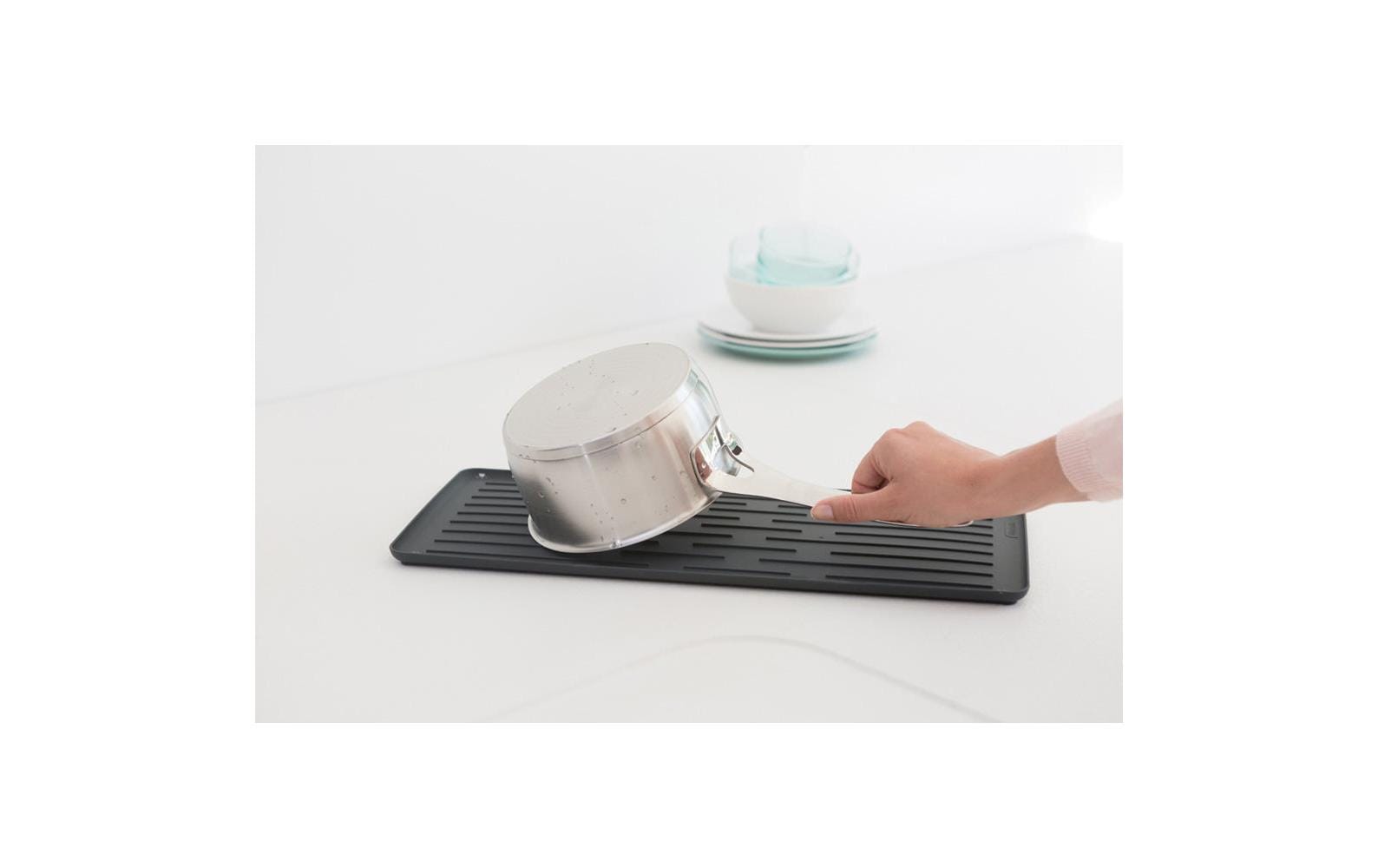 Brabantia Abtropfgestell 20 × 12,6 × 46,3 cm, Silikon/Aluminium, Dunkelgrau, mit Besteckhalter und Tropfschale