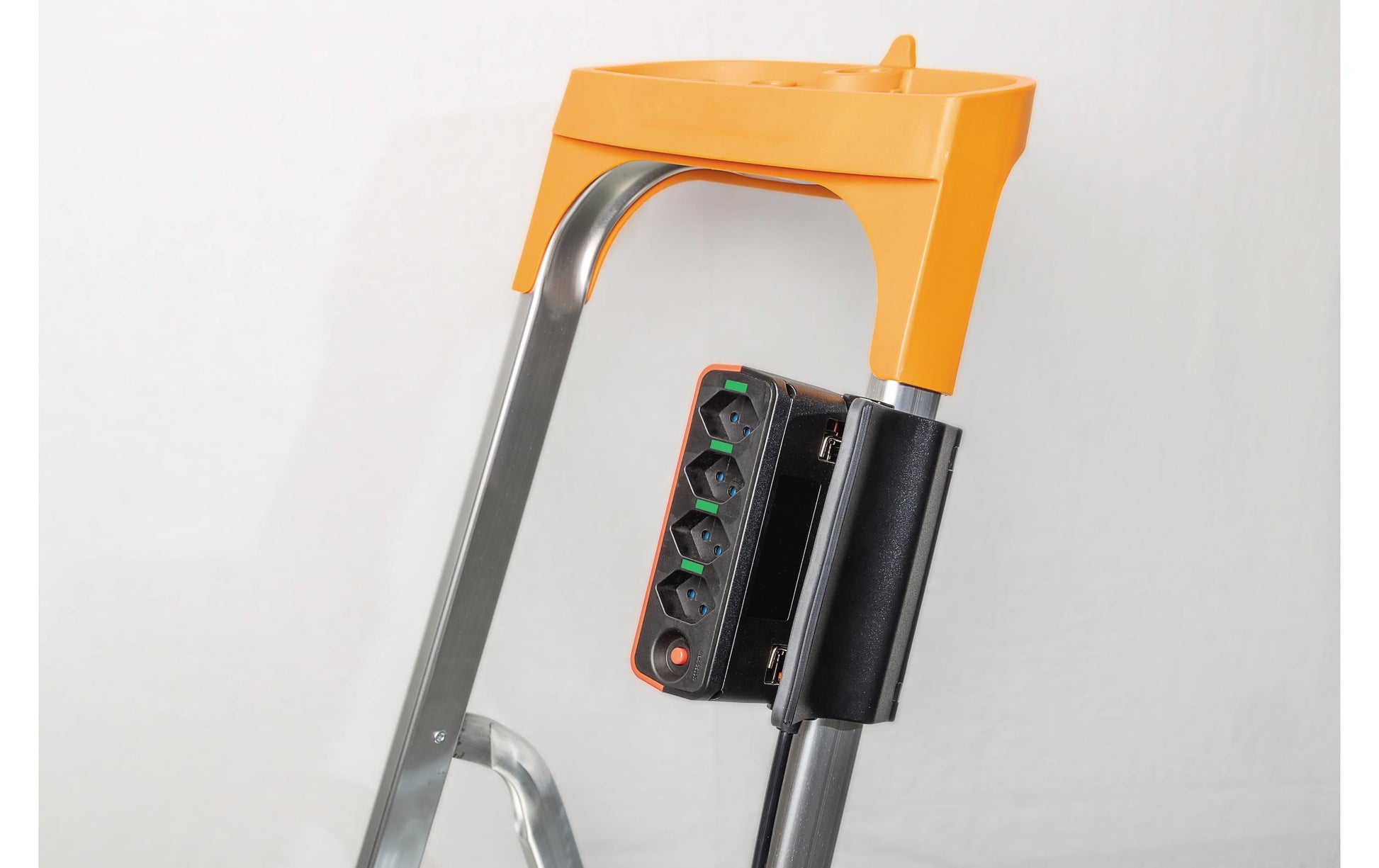 Steffen STEBA Clip Steckdosenleiste, 4×T13, 3 m, IP20, Eingang T12, Kindersicherung, Halteklammer – Schwarz