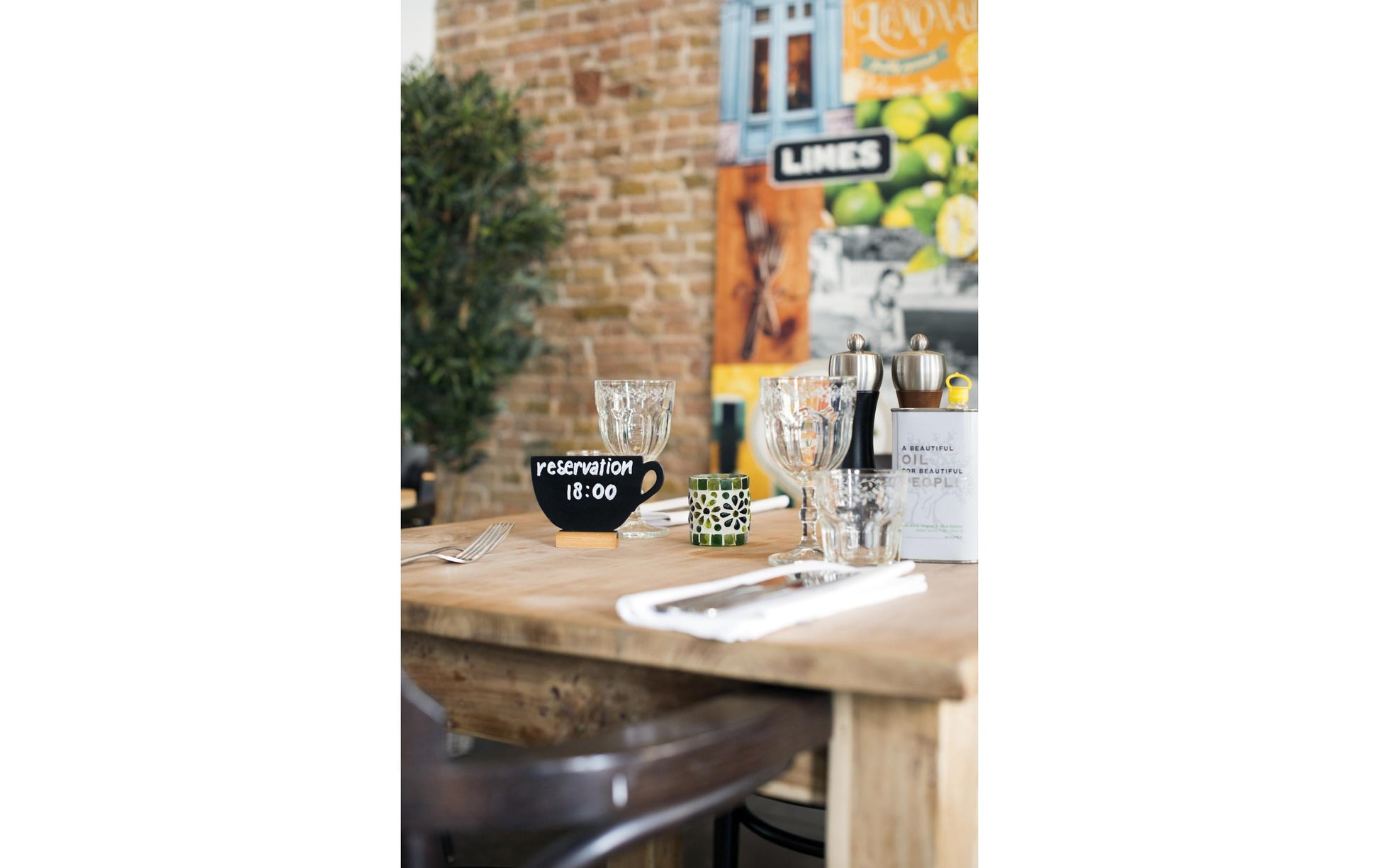 Securit Tischkreidetafel FBT-CUP – 330 × 220 mm, quer – Melamin, Holzsockel, schwarz – für Kreide