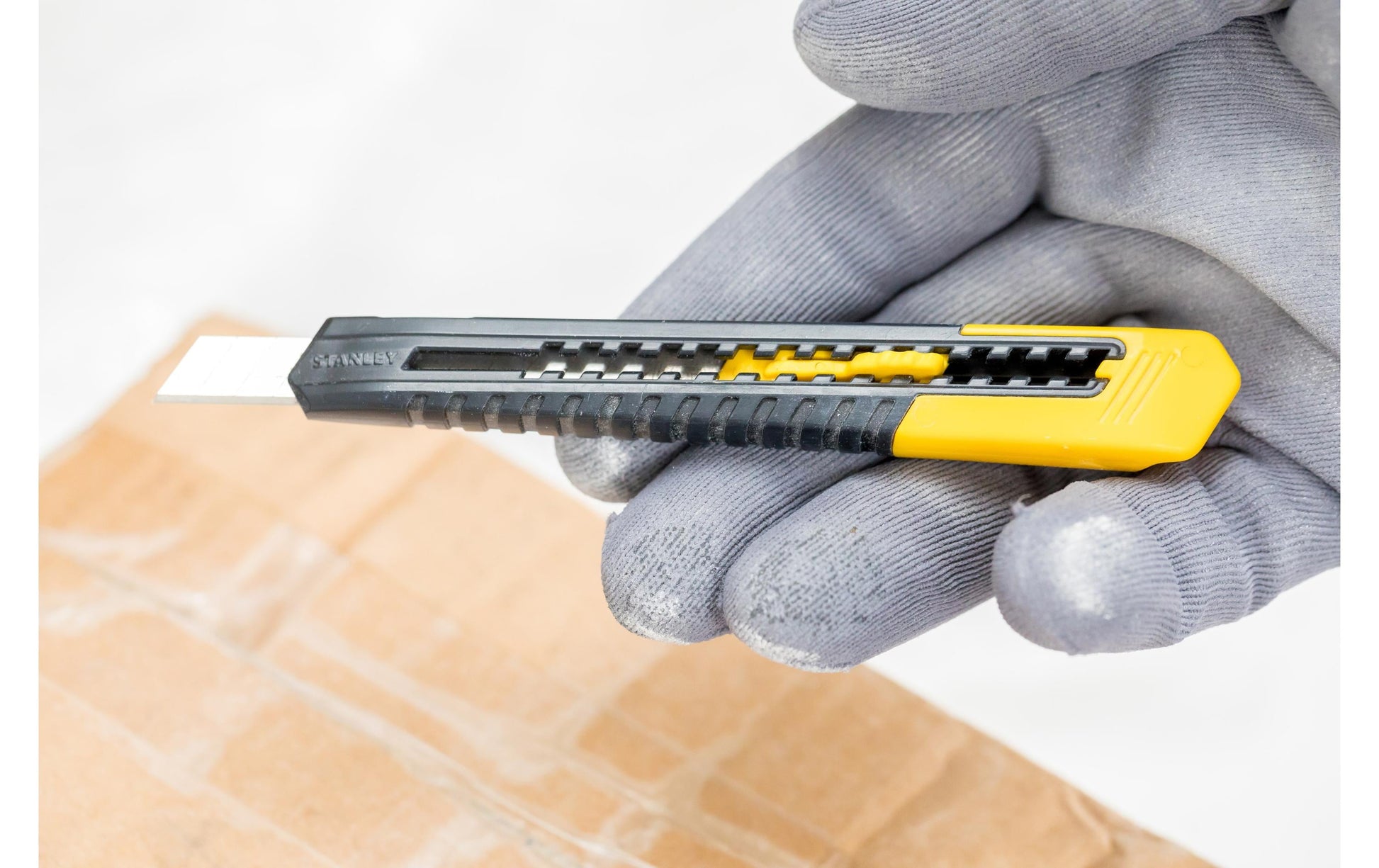 Stanley 0-10-150 – Abbrechmesser 9 mm, einziehbar, Kunststoff, schwarz