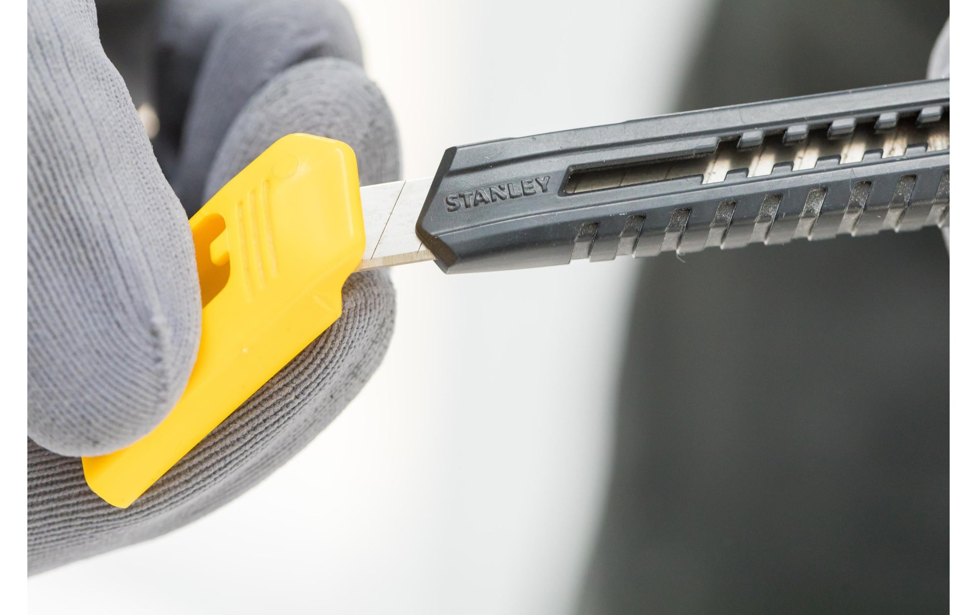 Stanley 0-10-150 – Abbrechmesser 9 mm, einziehbar, Kunststoff, schwarz