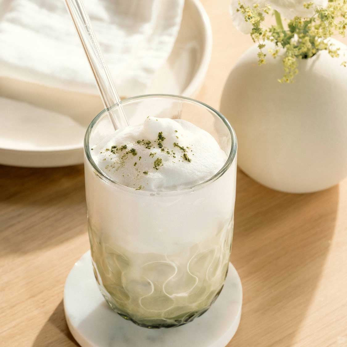 LEONARDO Latte Macchiato Becher Gocce – 390 ml, Ø 7,9 cm, Kalk-Natron-Glas, Grün, spülmaschinenfest