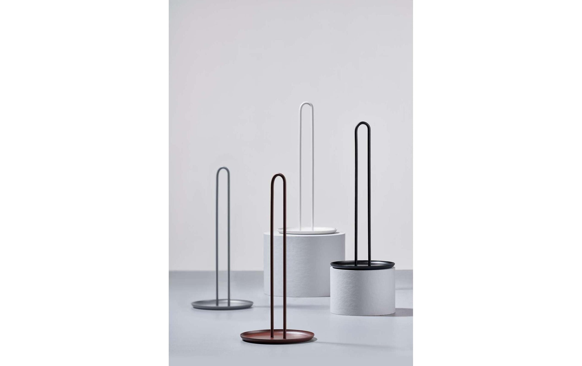 Zone Denmark Küchenrollenhalter Metall, 14,5 × 14,5 × 32 cm, Schwarz