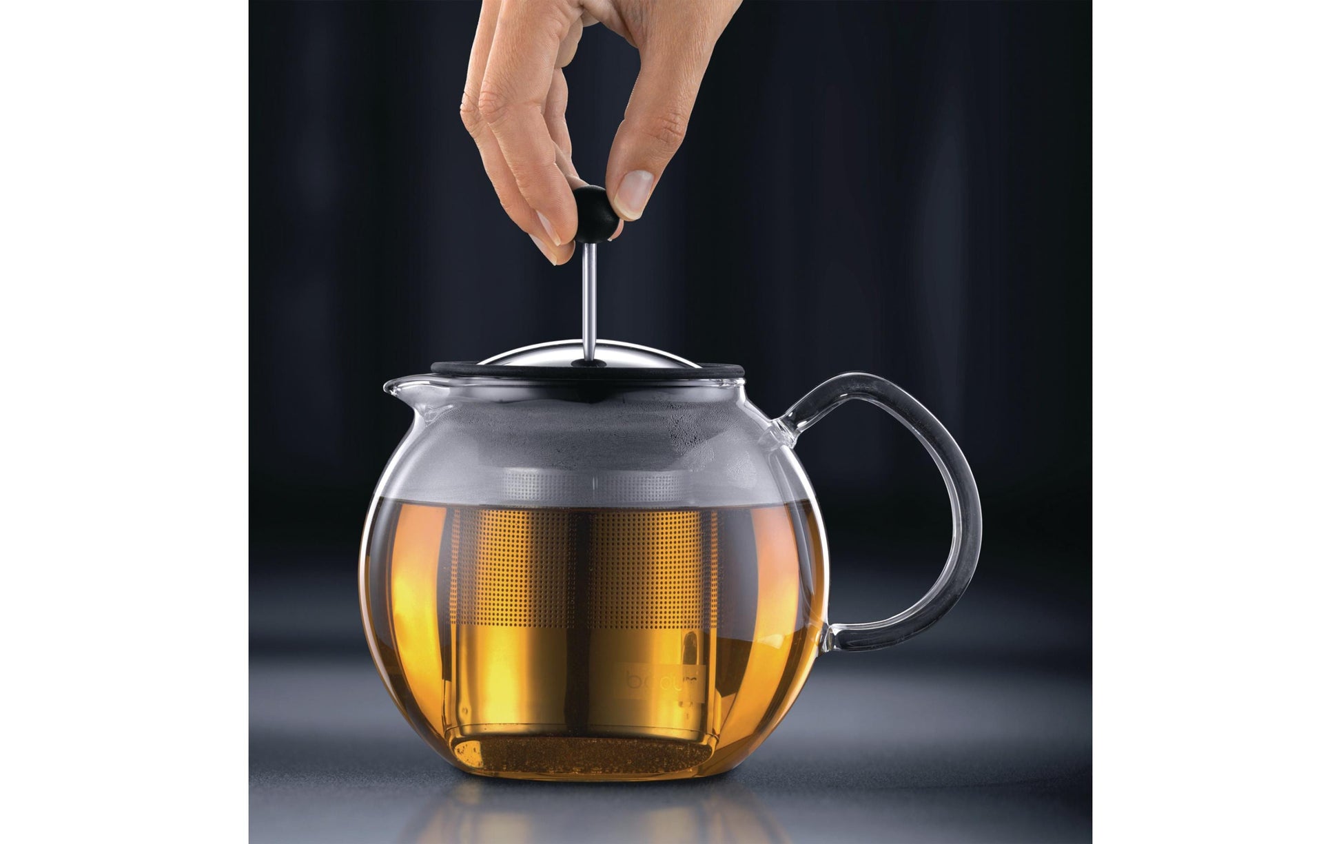 Bodum Assam – Teekanne, 0,5 l, Borosilikatglas, Edelstahl-Teesieb, Schwarz