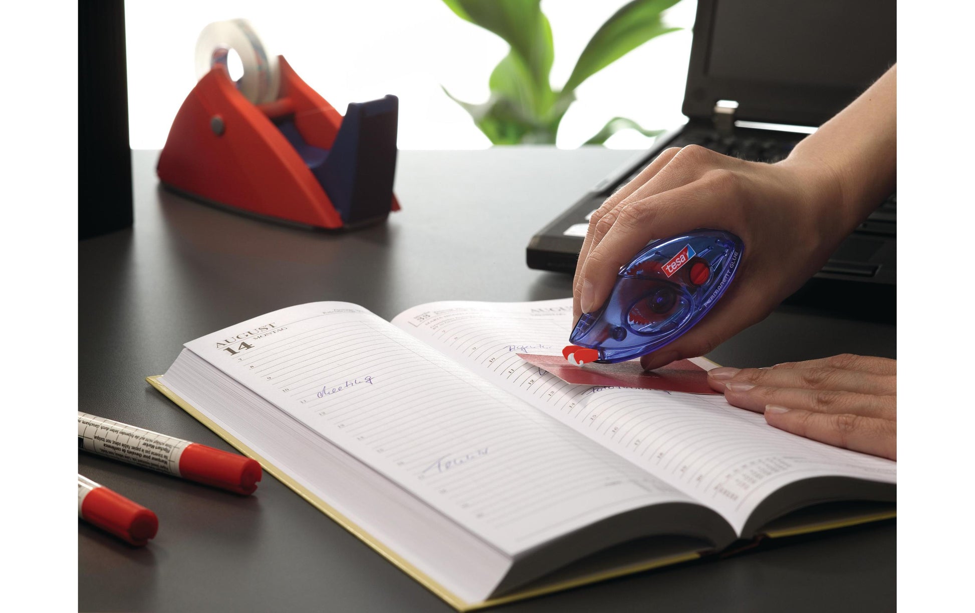TESA ecoLogo Kleberoller – extra stark, transparent, lösemittelfrei, für Papier, Karton, Fotos
