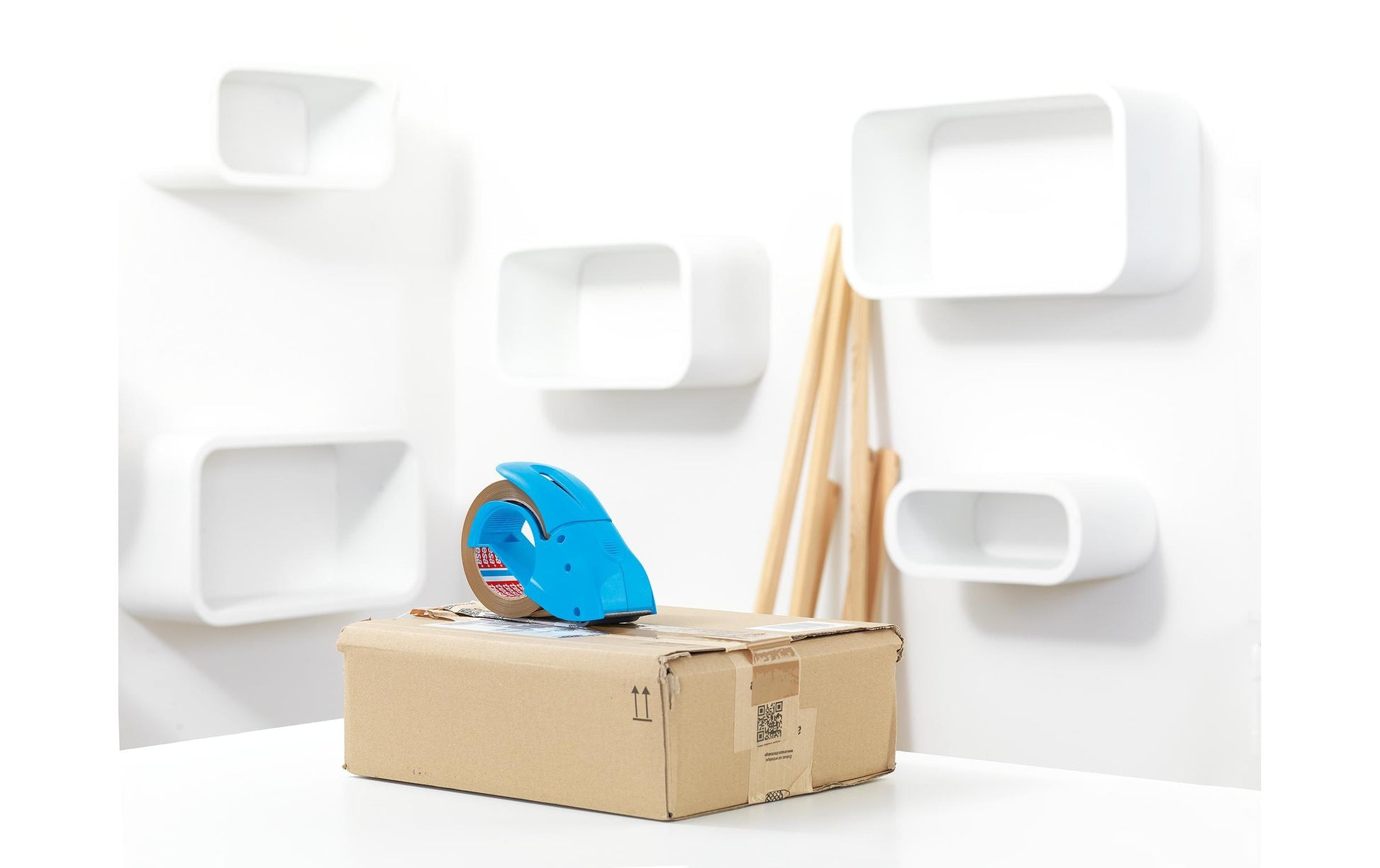 TESA Verpackungsbandabroller – für Verpackungsband bis 50 mm × 50 m, Blau