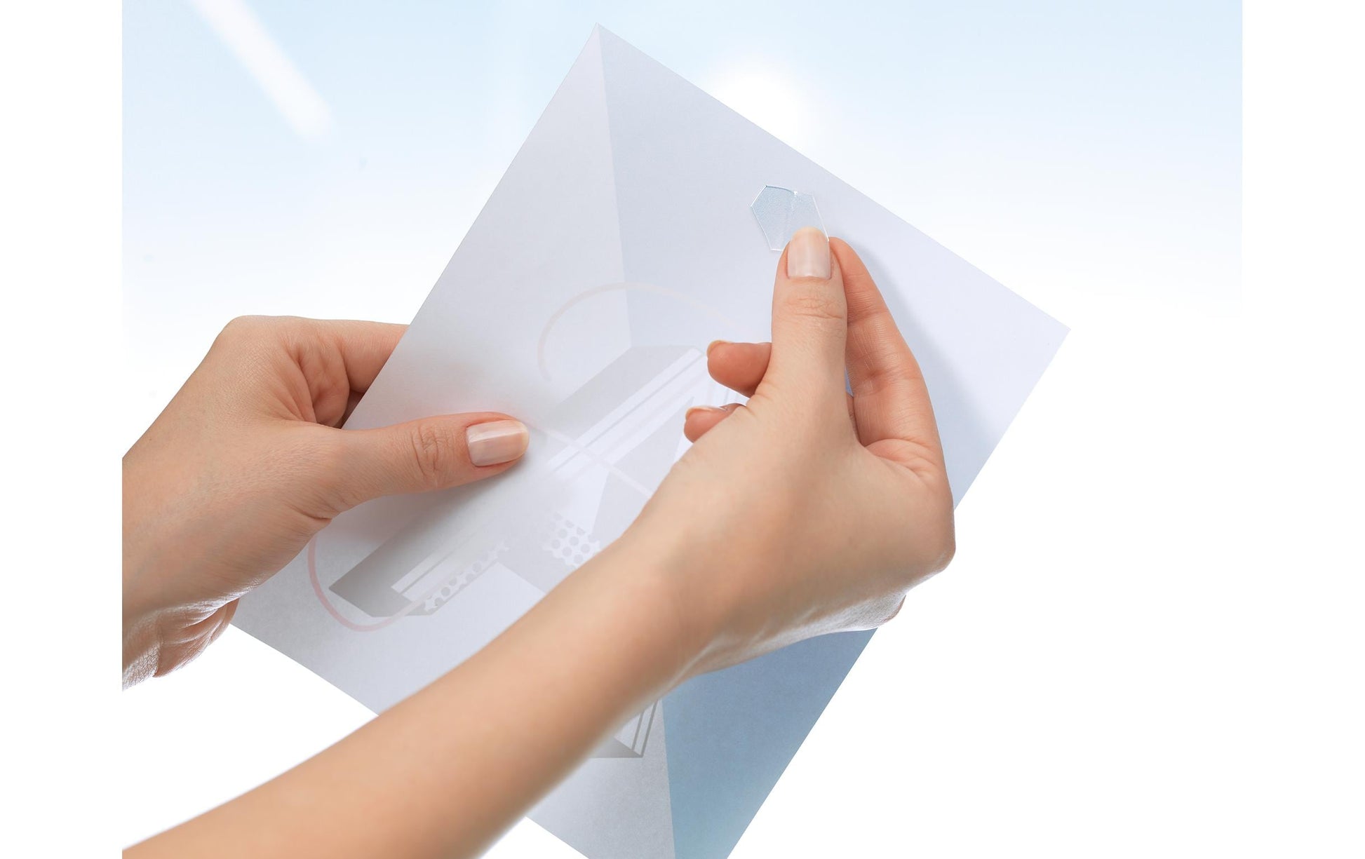 TESA TACK Doppelseitige Klebepads – wiederablösbar, transparent, wiederverwendbar, 36 Stk., für Papier, leicht