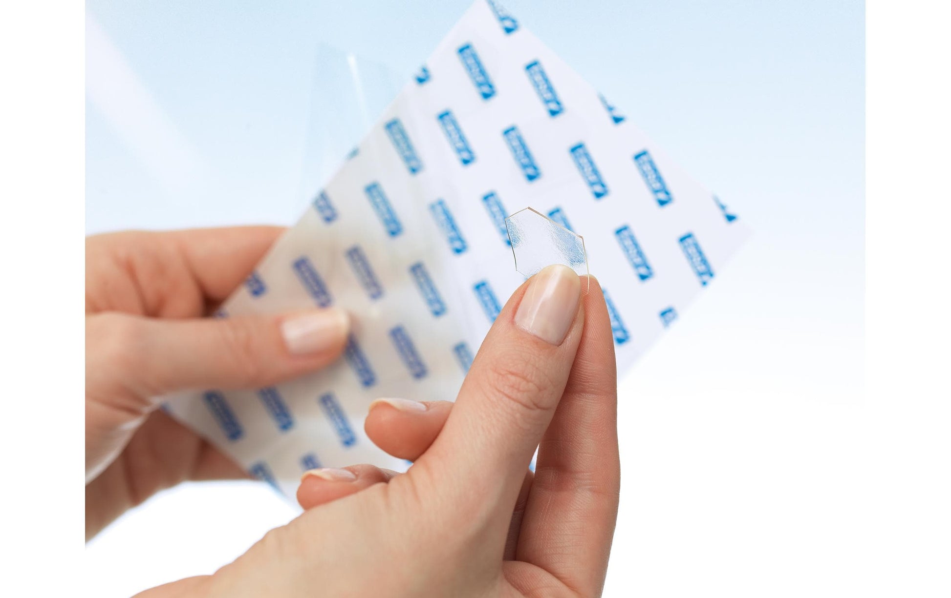 TESA TACK Doppelseitige Klebepads – wiederablösbar, transparent, wiederverwendbar, 36 Stk., für Papier, leicht