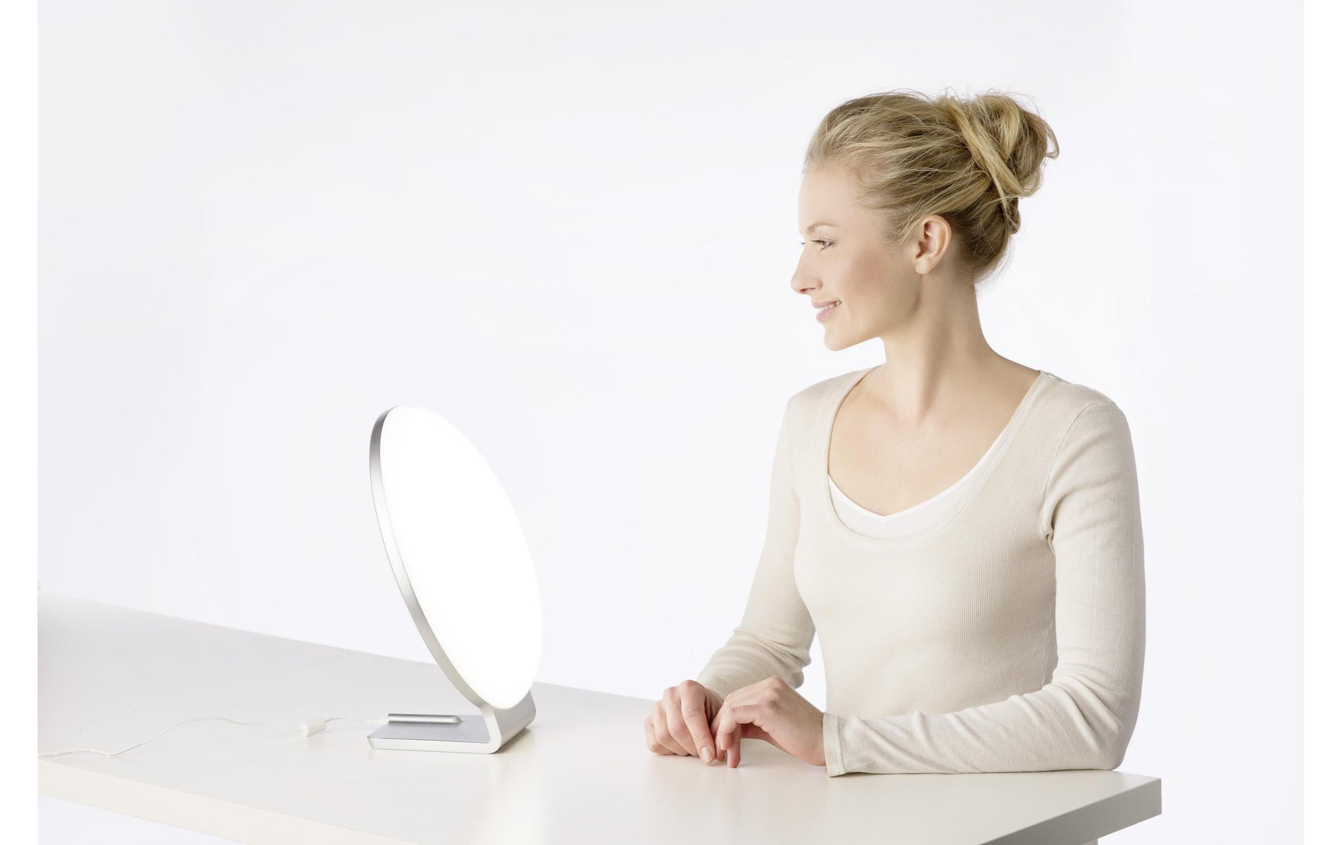 Beurer Tischleuchte TL50 – LED, 10000 Lux, Netzbetrieb, Standfuss