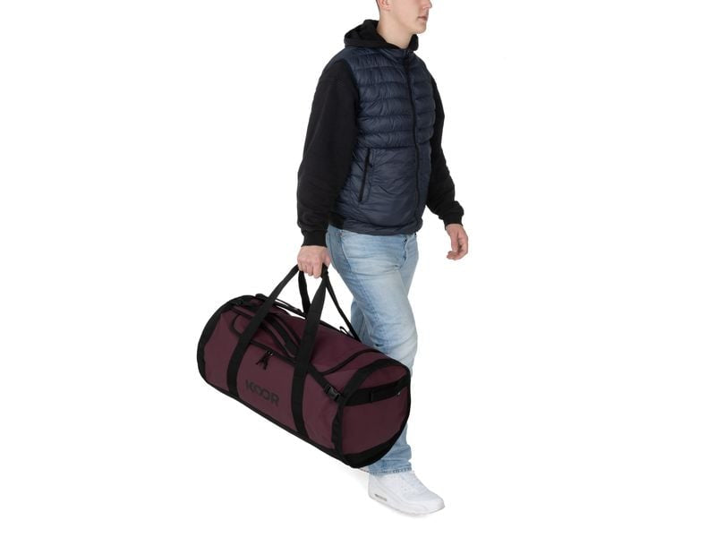 KOOR Sporttasche Sooma – 70 l, aus rPET, dunkelrot, 38,5 × 38,5 × 73 cm