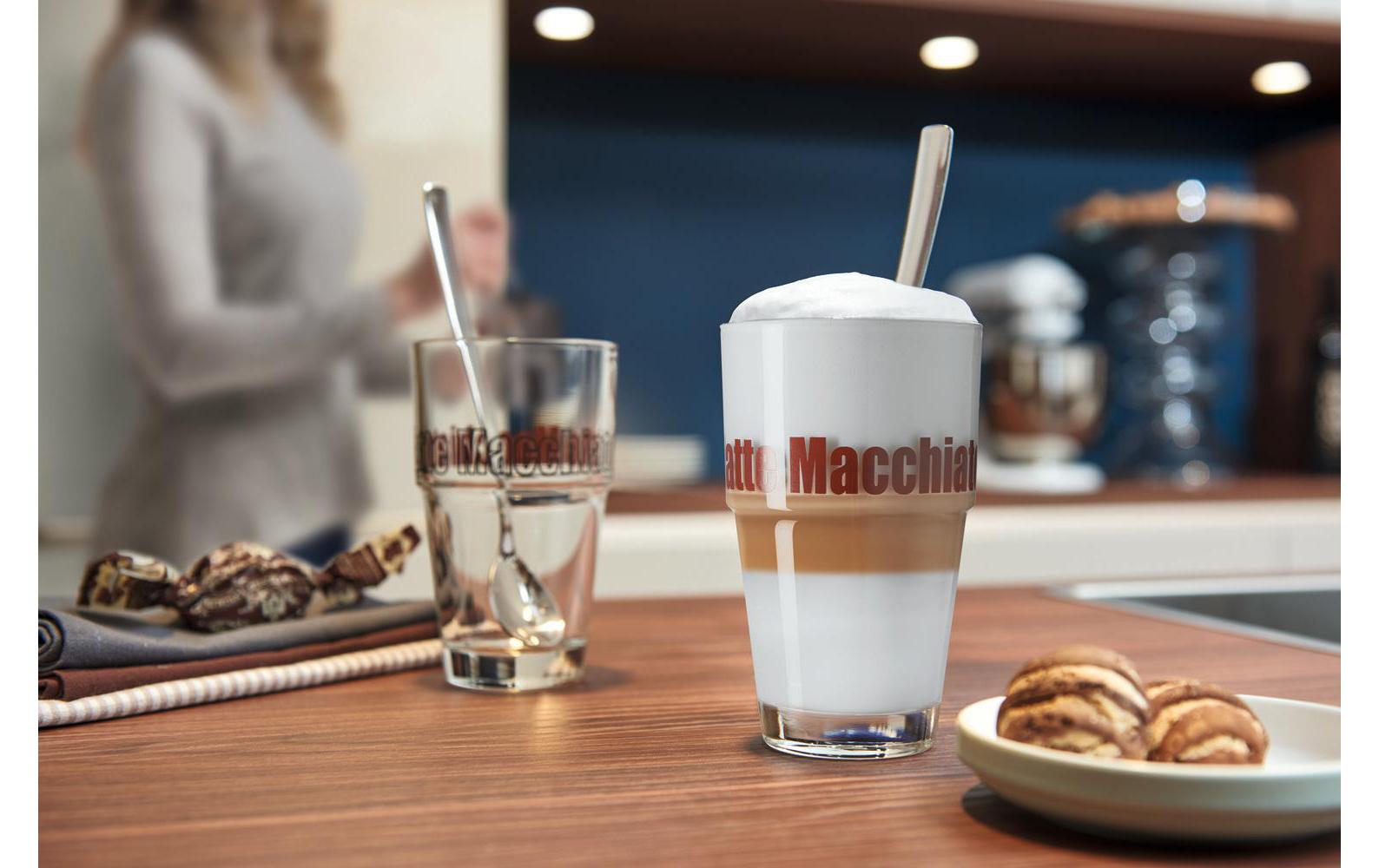 Leonardo Latte Macchiato Glas – 2er Set, 410 ml, Ø 8,4 cm, Transparent, mit Löffeln, spülmaschinenfest