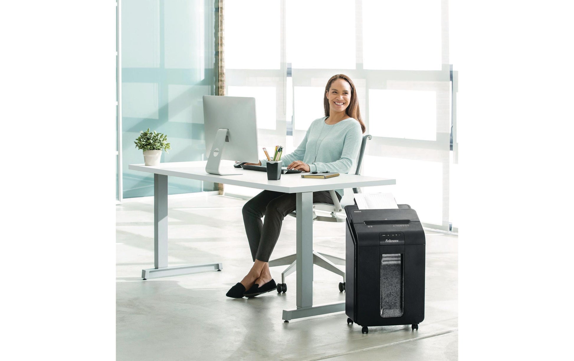 Fellowes AutoMax 100M – Aktenvernichter mit Autofeed 100 Blatt, DIN P-4, Mikroschnitt 4 × 10 mm, 23 l, A4