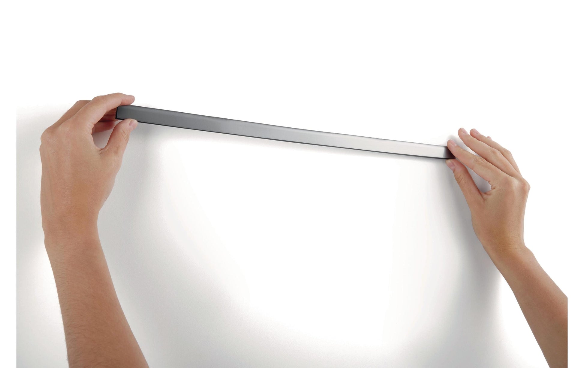 Durable Magnetschiene – magnetisch, selbstklebend, zuschneidbar – schwarz – Kunststoff – 5'000 × 17 × 4 mm