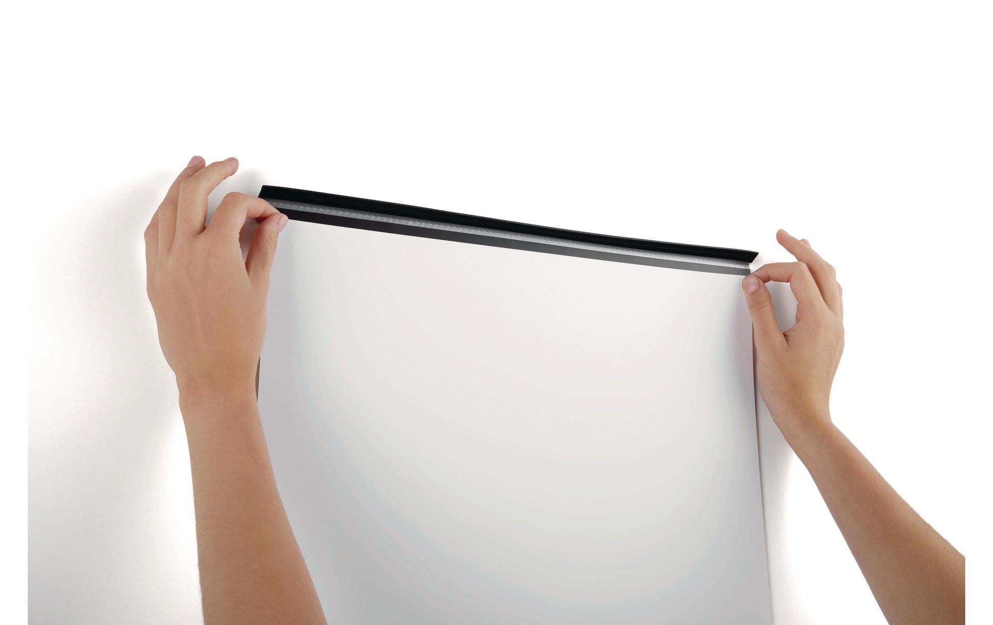 Durable Magnetschiene – magnetisch, selbstklebend, zuschneidbar – schwarz – Kunststoff – 5'000 × 17 × 4 mm