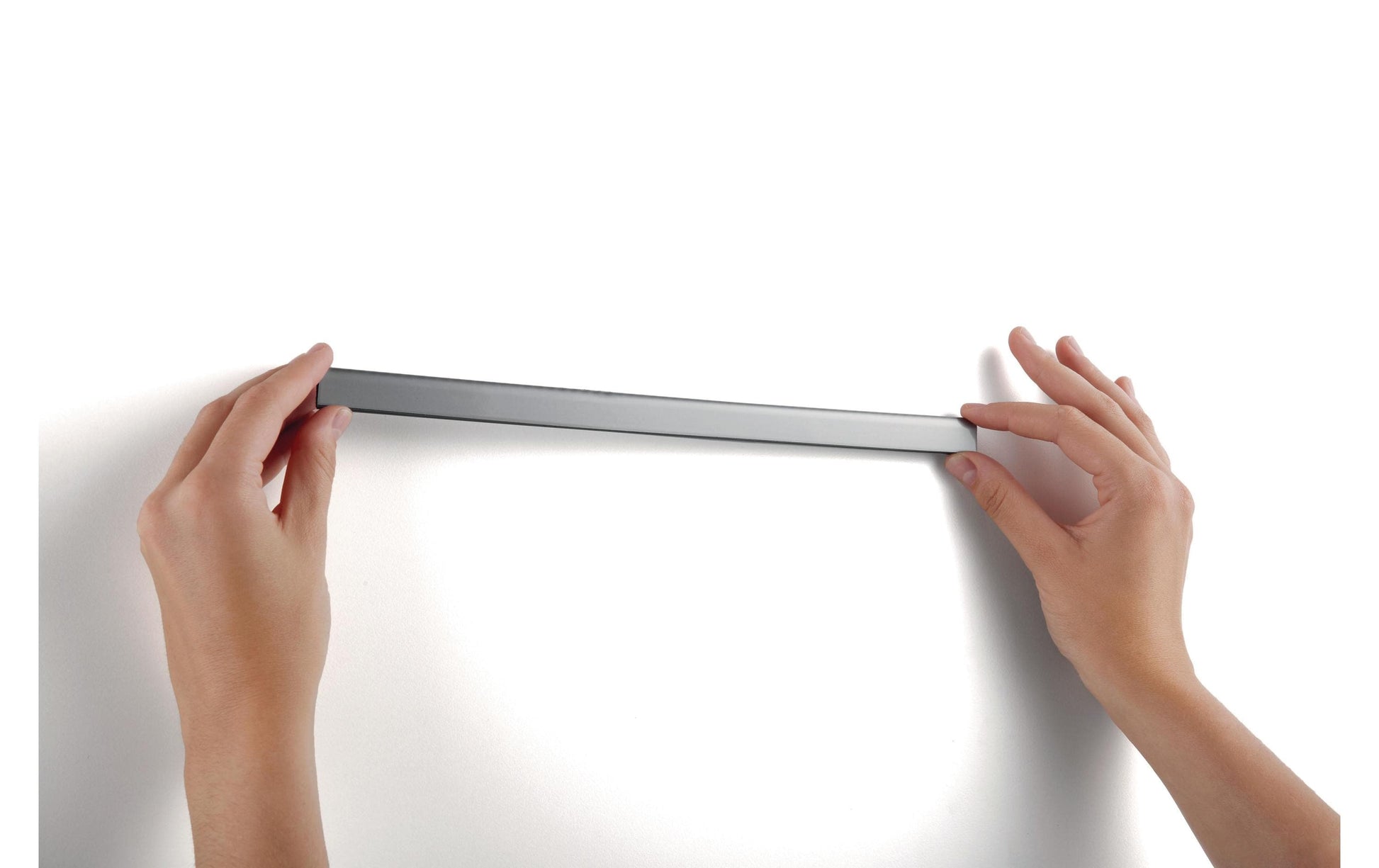 Durable Durafix Rail Magnetleiste – 297 × 17 mm, silber metallic, selbstklebend, wiederablösbar, 5er-Pack