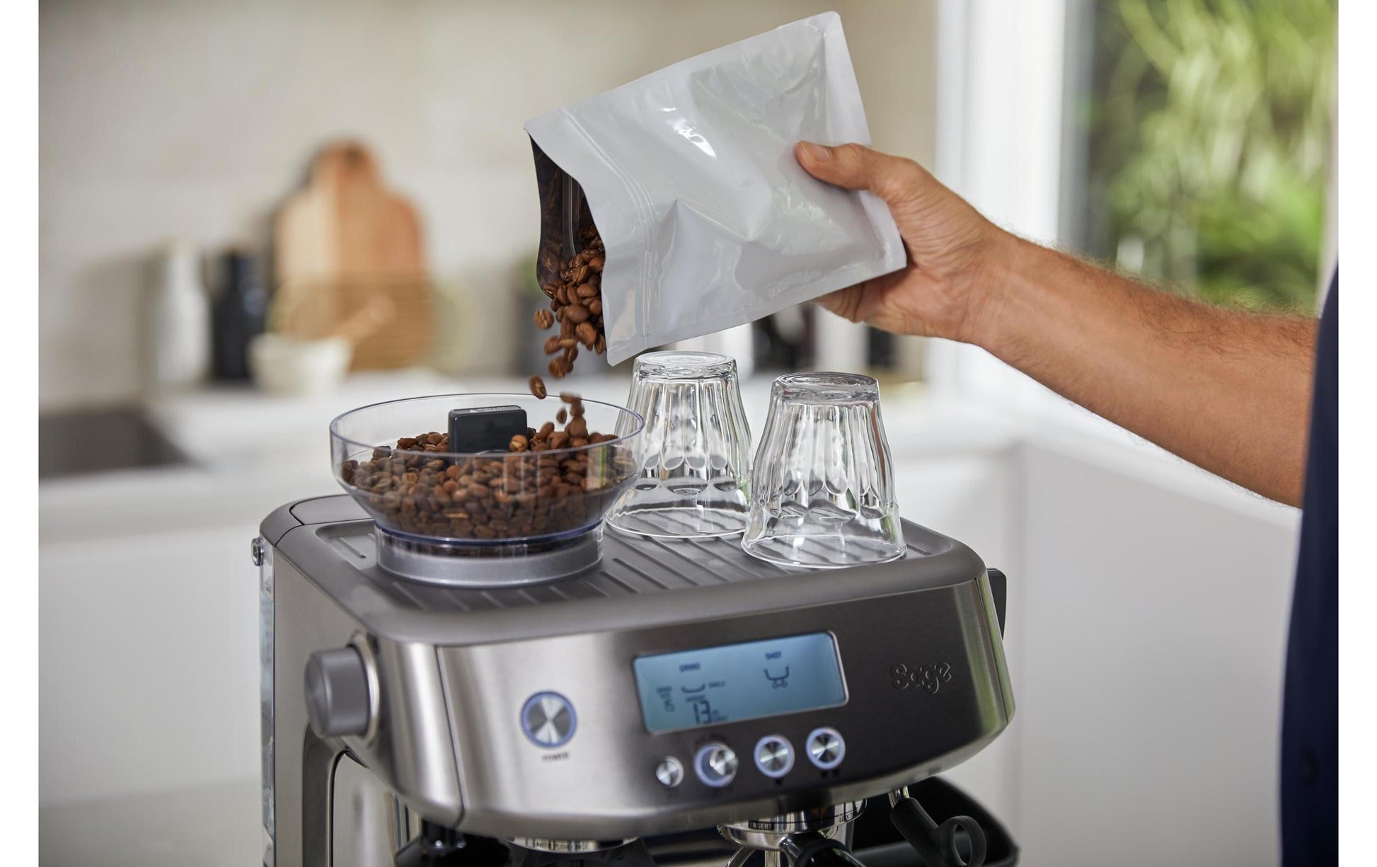 Sage Barista Pro Espressomaschine (Siebträger) – 9 bar, 2 l, Milchaufschäumer, Silber