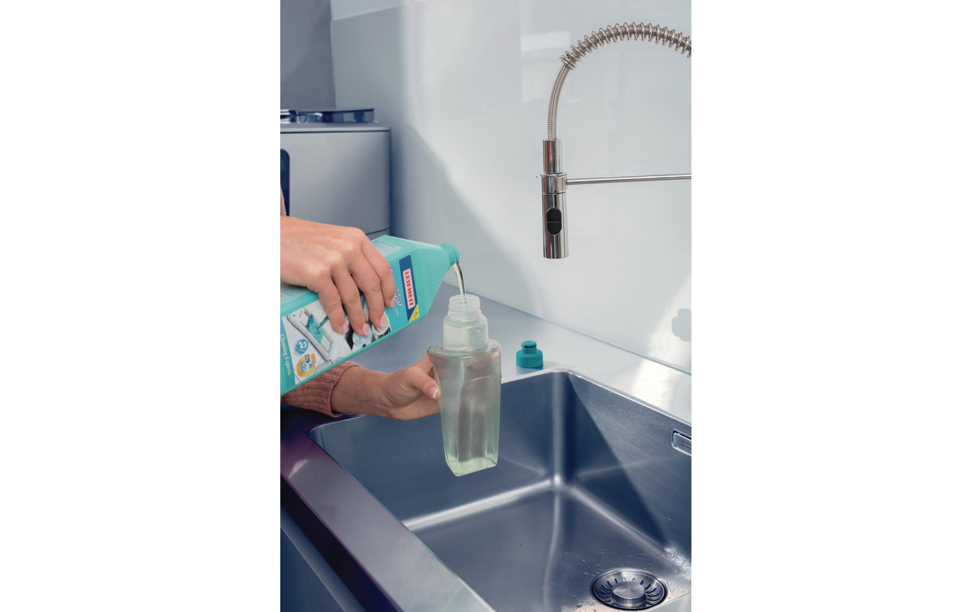 Leifheit Easy Spray – Sprühwischer – Wischbreite 42 cm, Sprühfunktion, Blau