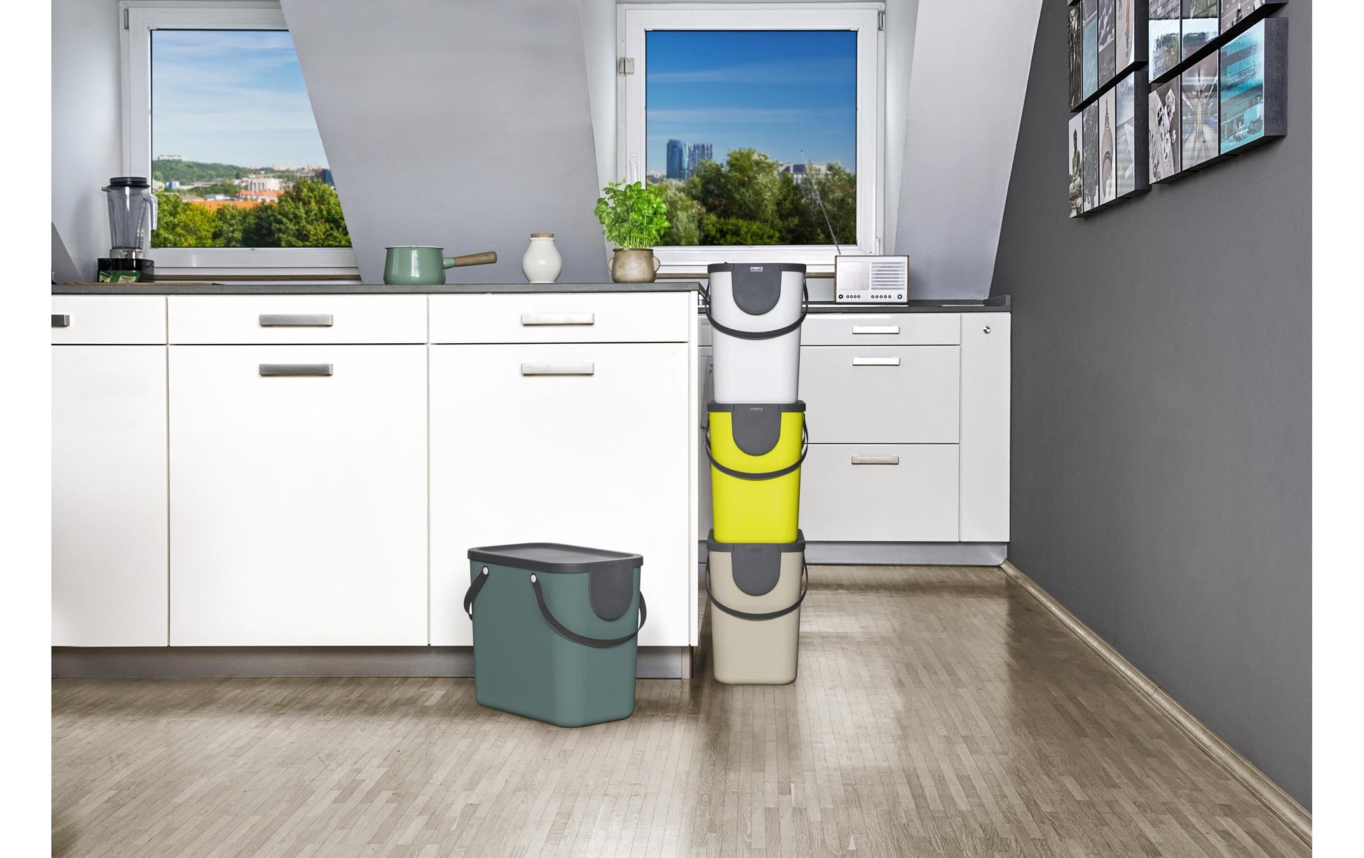 Rotho Abfallcontainer – 25 l – mit Deckel – Kunststoff, Cappuccino – B × H × T 235 × 340 × 400 mm